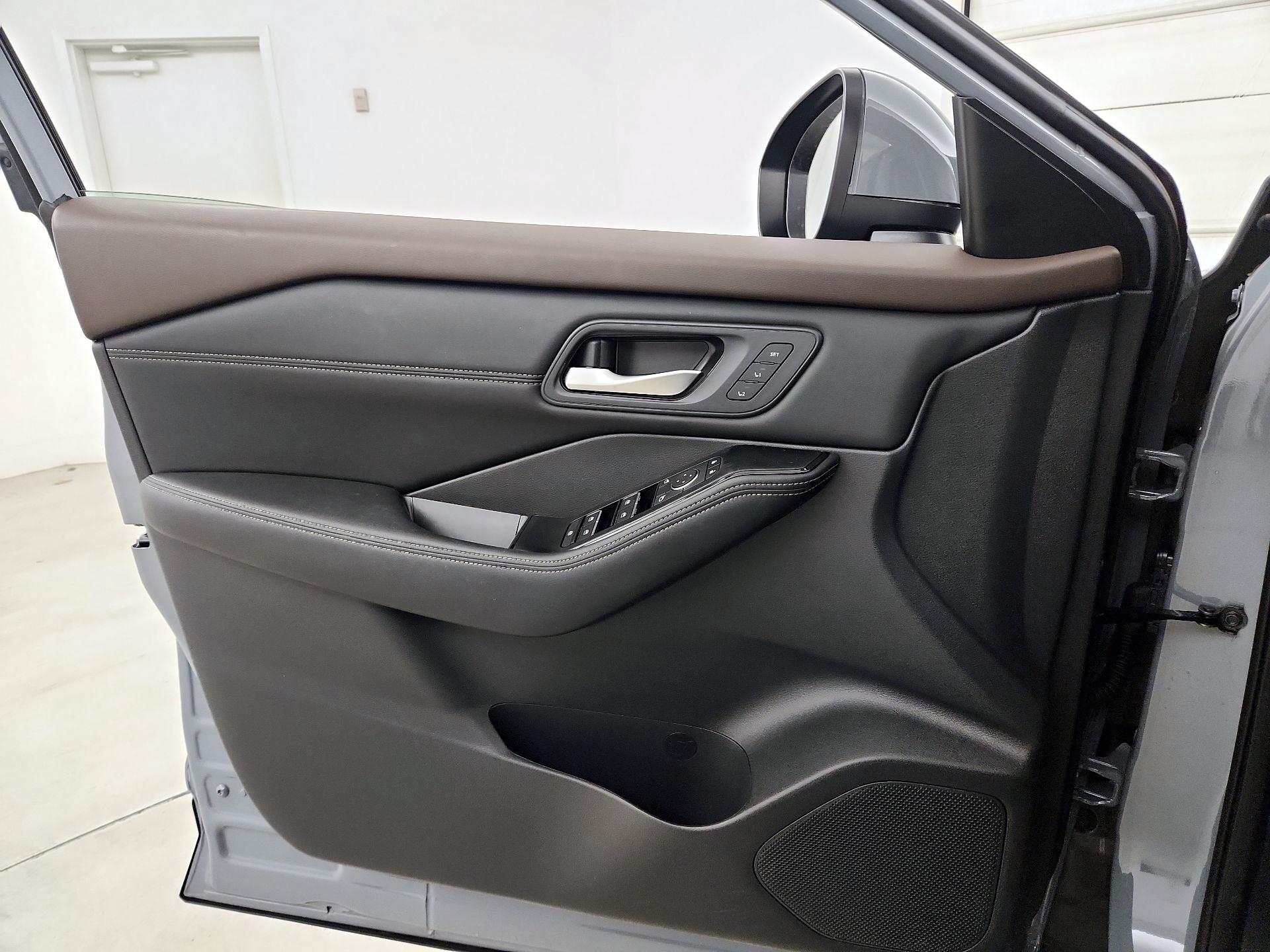 Thumbnail: 2023 Nissan Rogue - 12