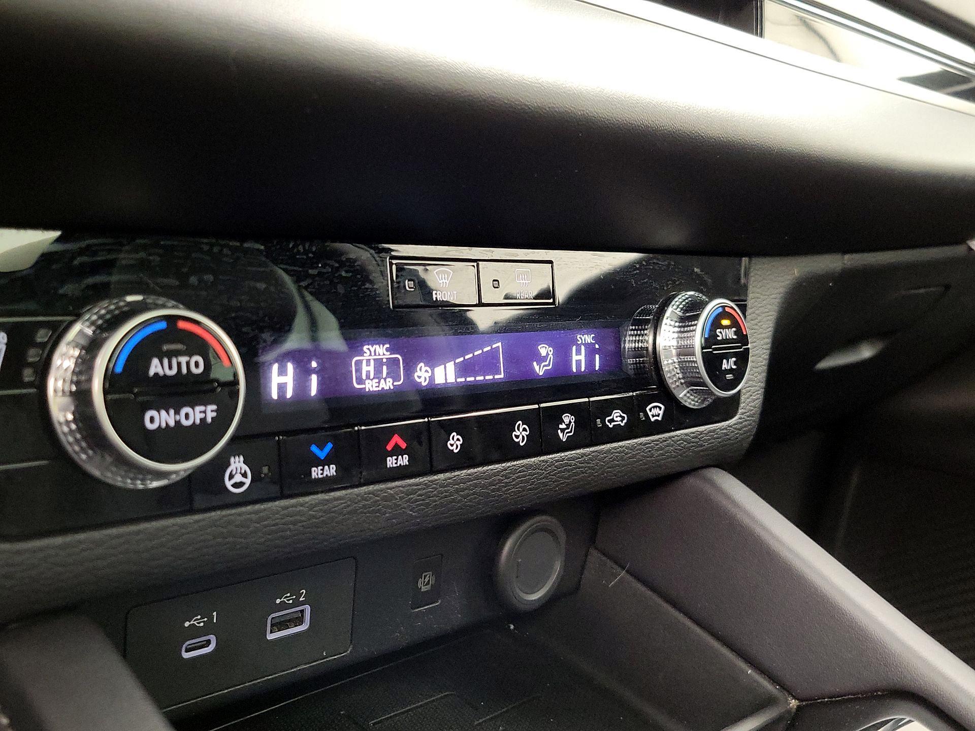 Thumbnail: 2023 Mitsubishi Outlander - 17