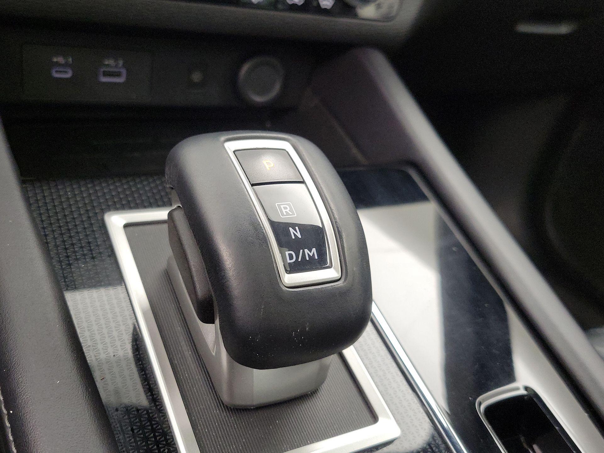 Thumbnail: 2023 Mitsubishi Outlander - 18