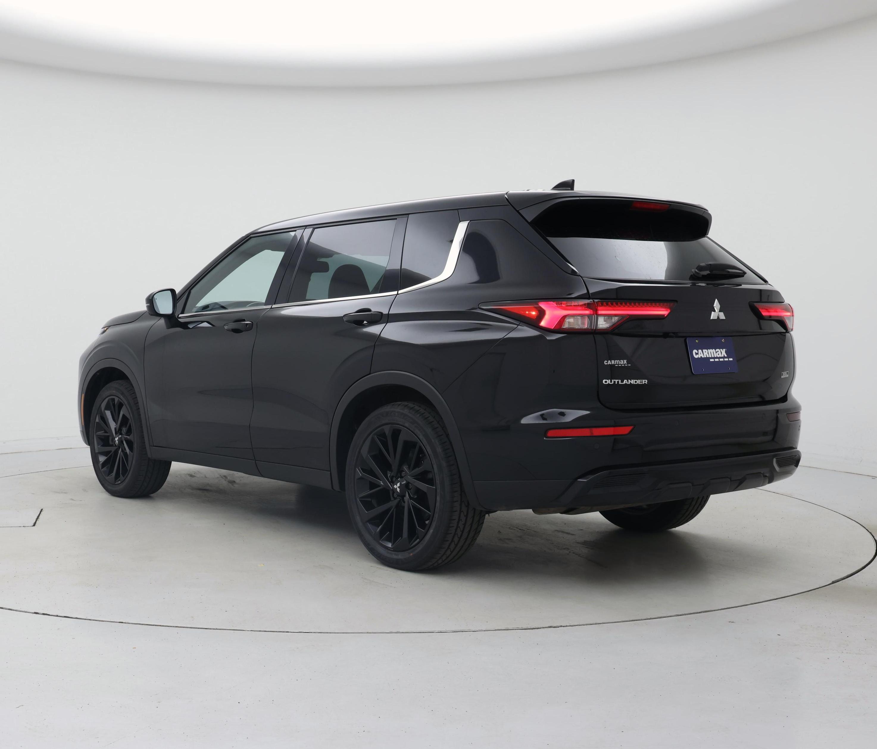 Thumbnail: 2023 Mitsubishi Outlander - 2