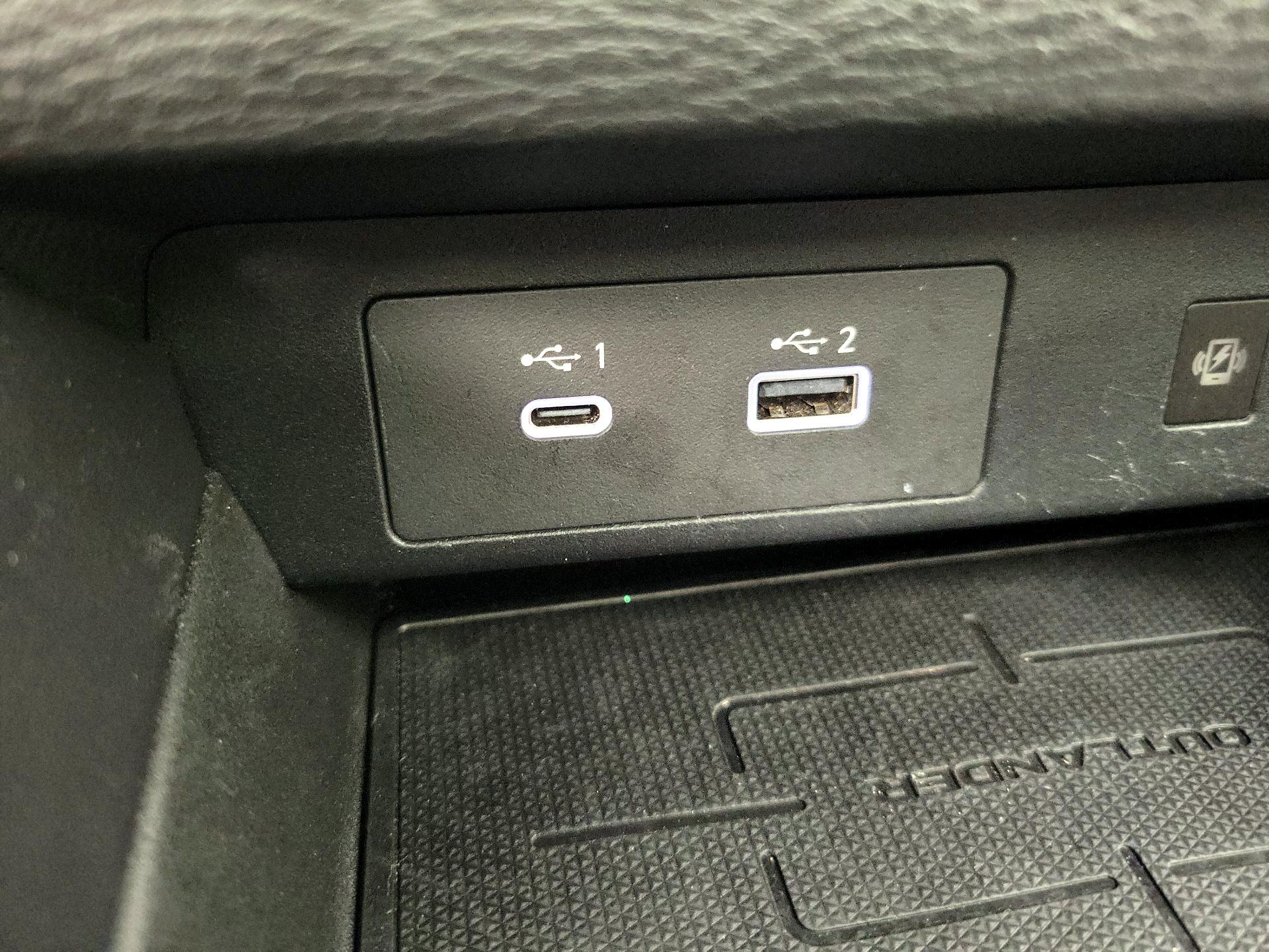 Thumbnail: 2023 Mitsubishi Outlander - 19