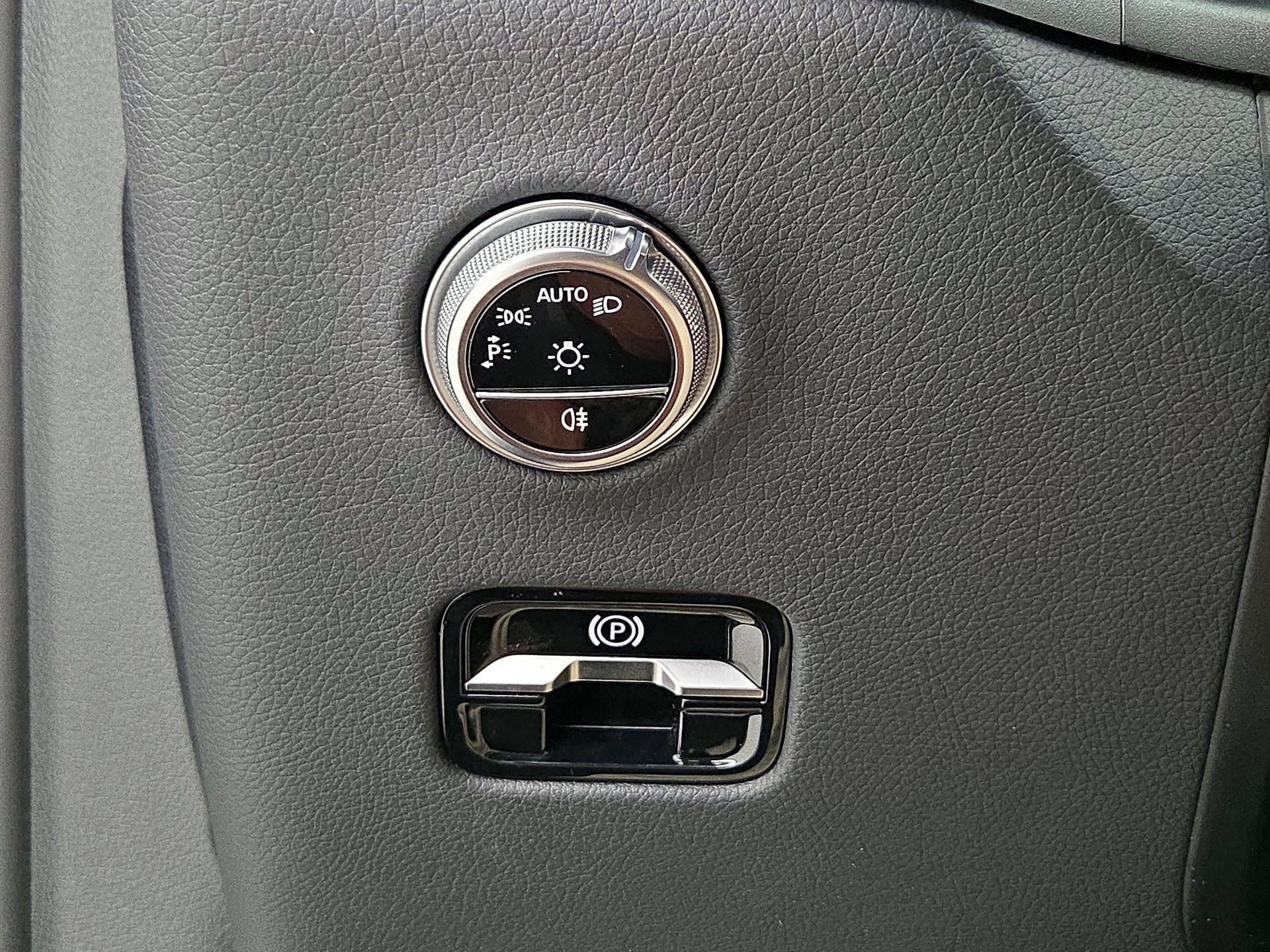 Thumbnail: 2024 Mercedes-Benz GLC - 11