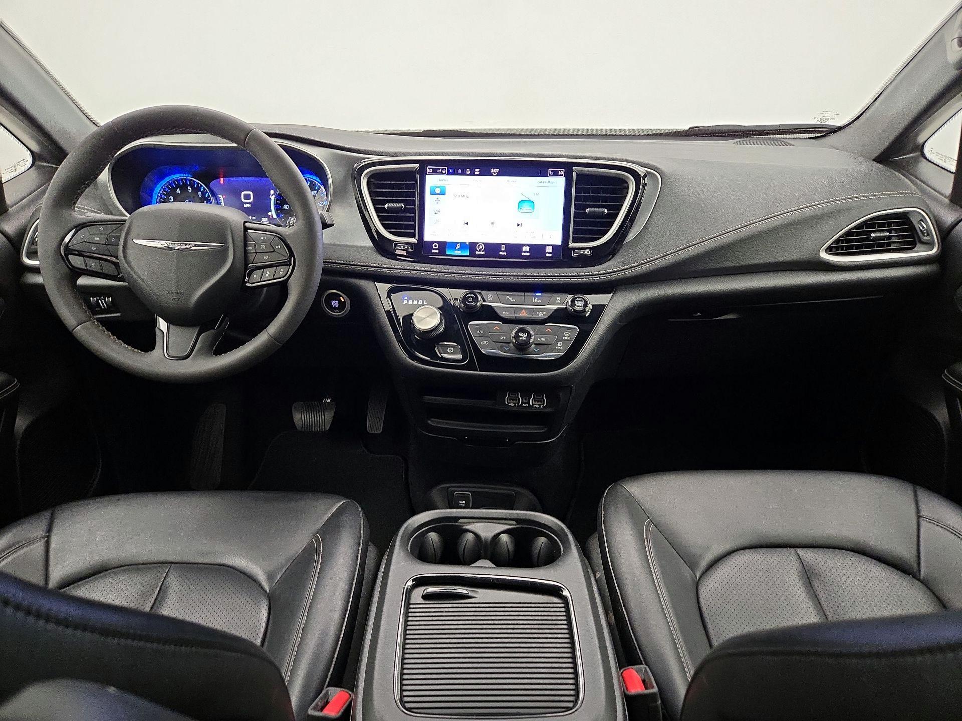 Thumbnail: 2023 Chrysler Pacifica - 9