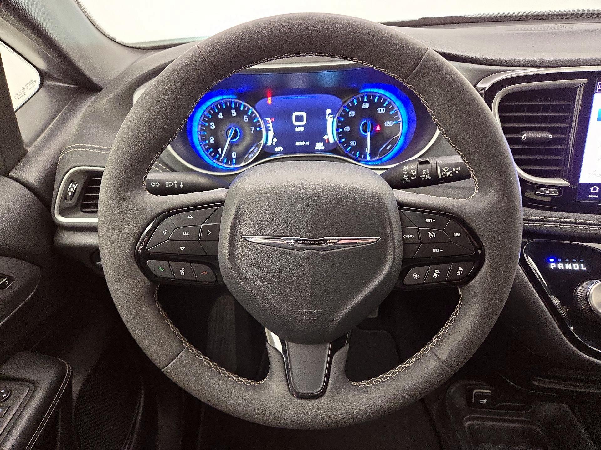 Thumbnail: 2023 Chrysler Pacifica - 10
