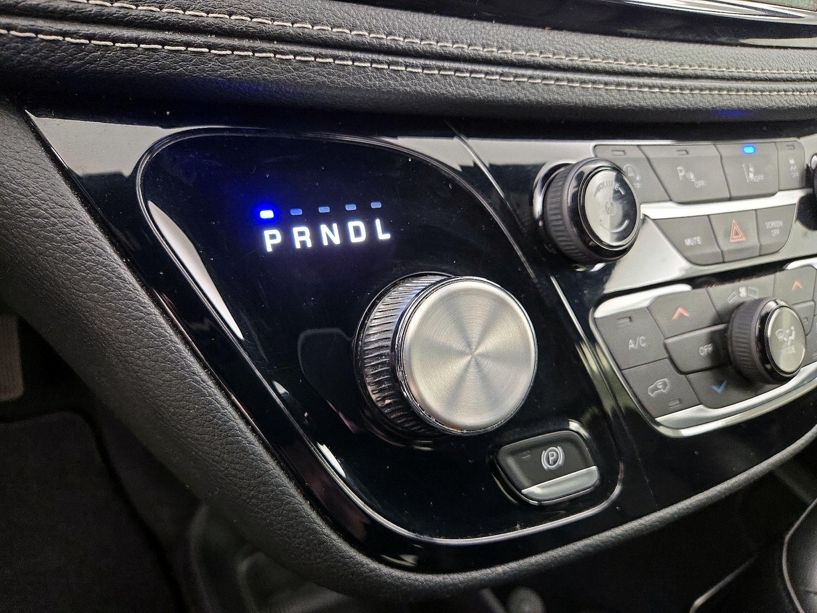 2023 Chrysler Pacifica Touring L - Photo 18