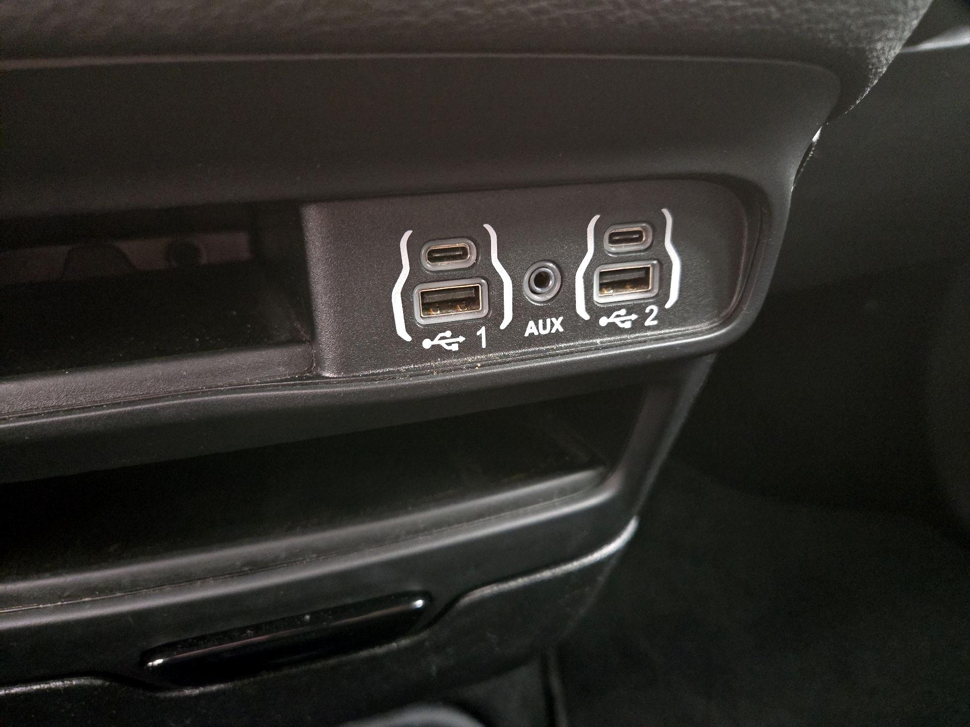 Thumbnail: 2023 Chrysler Pacifica - 18
