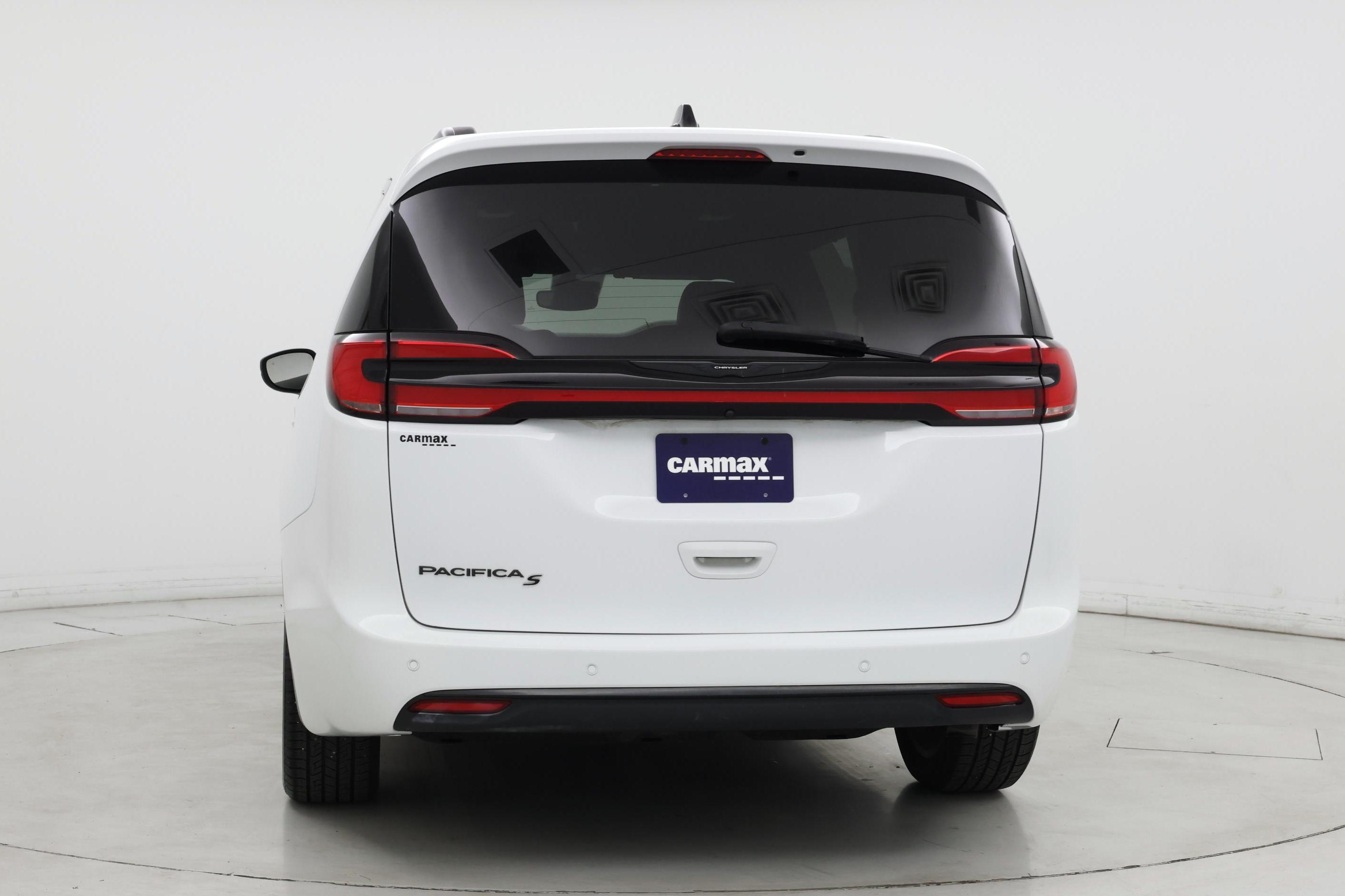 Thumbnail: 2023 Chrysler Pacifica - 6