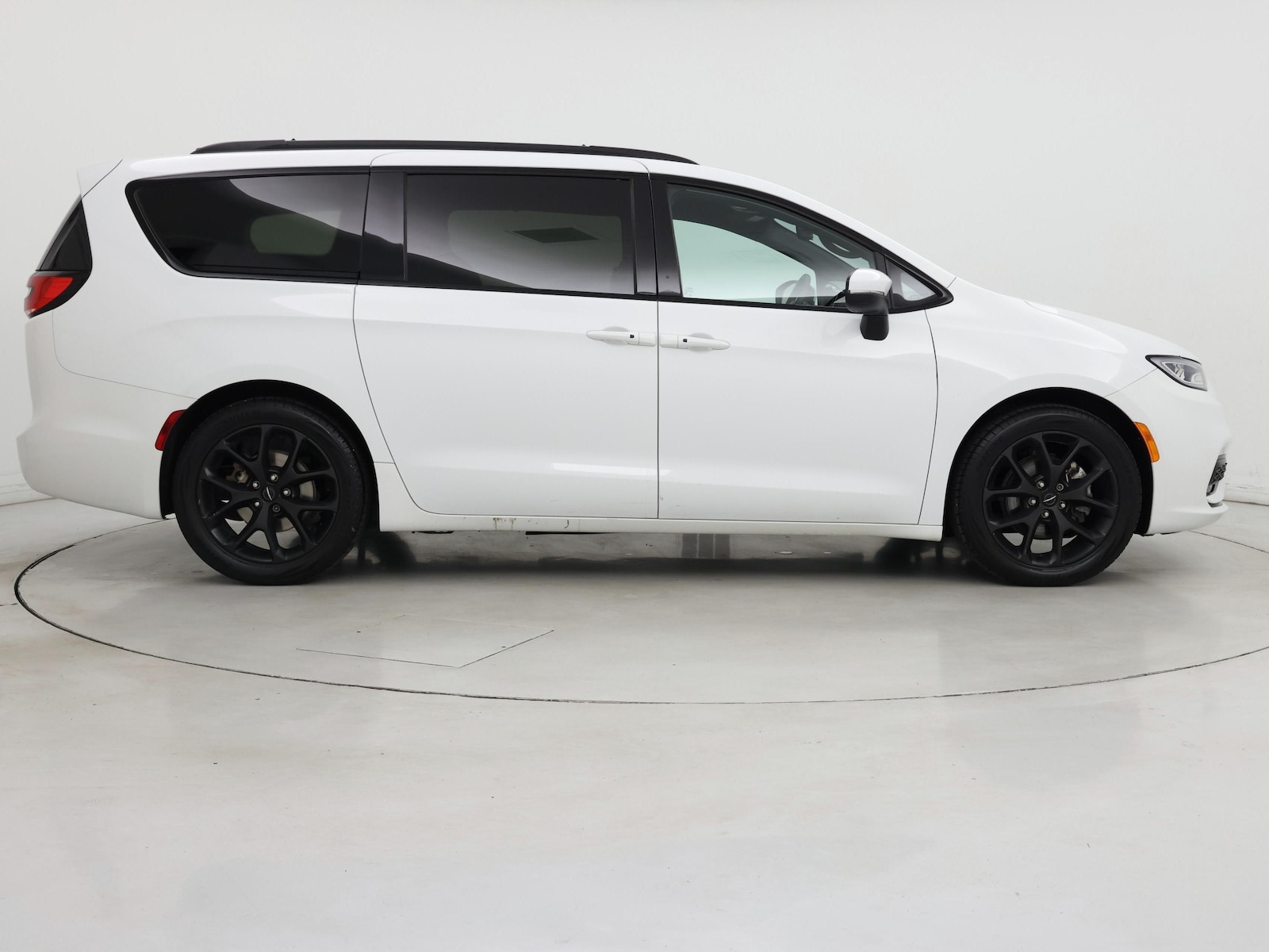 2023 Chrysler Pacifica Touring L - Photo 8