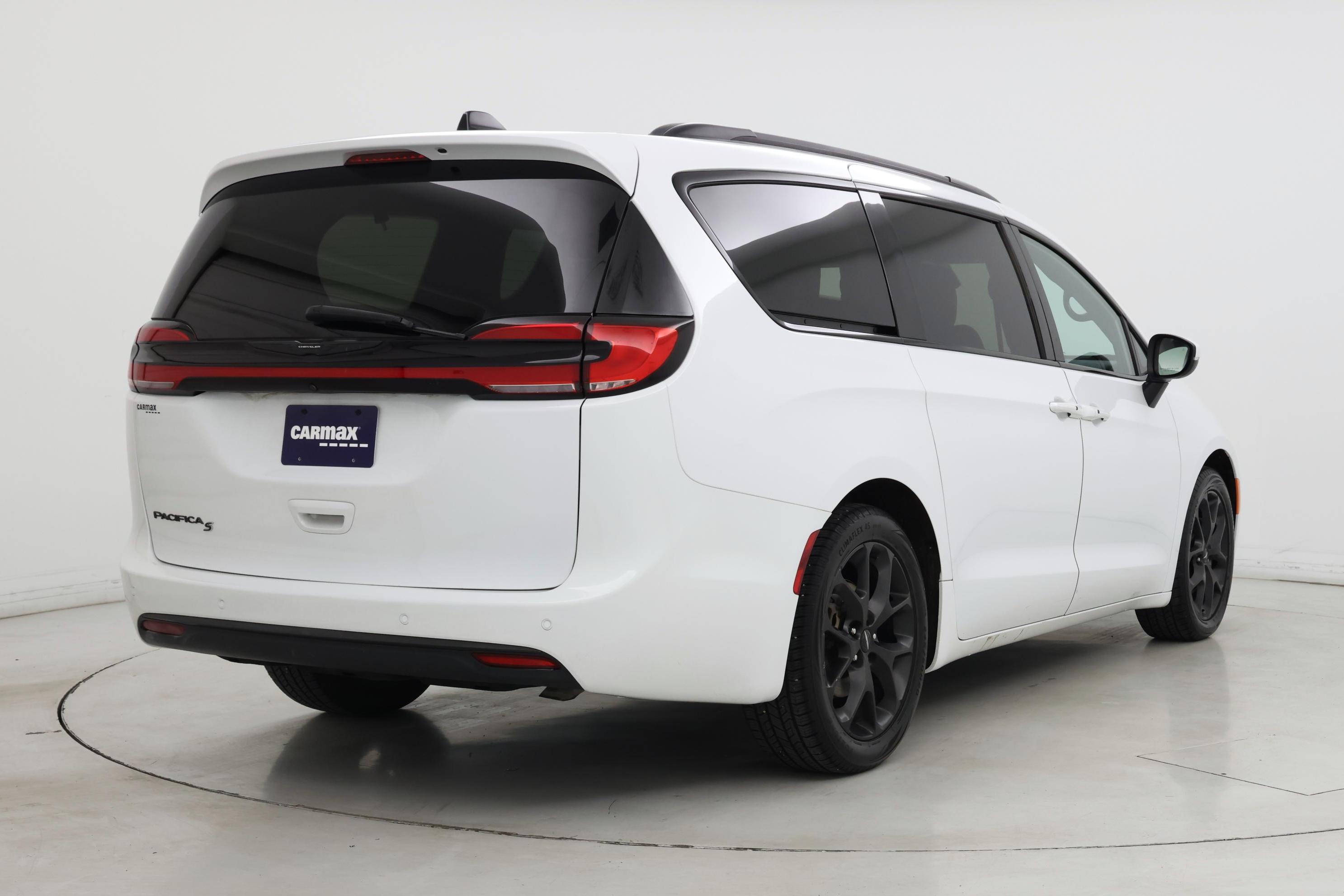 Thumbnail: 2023 Chrysler Pacifica - 8
