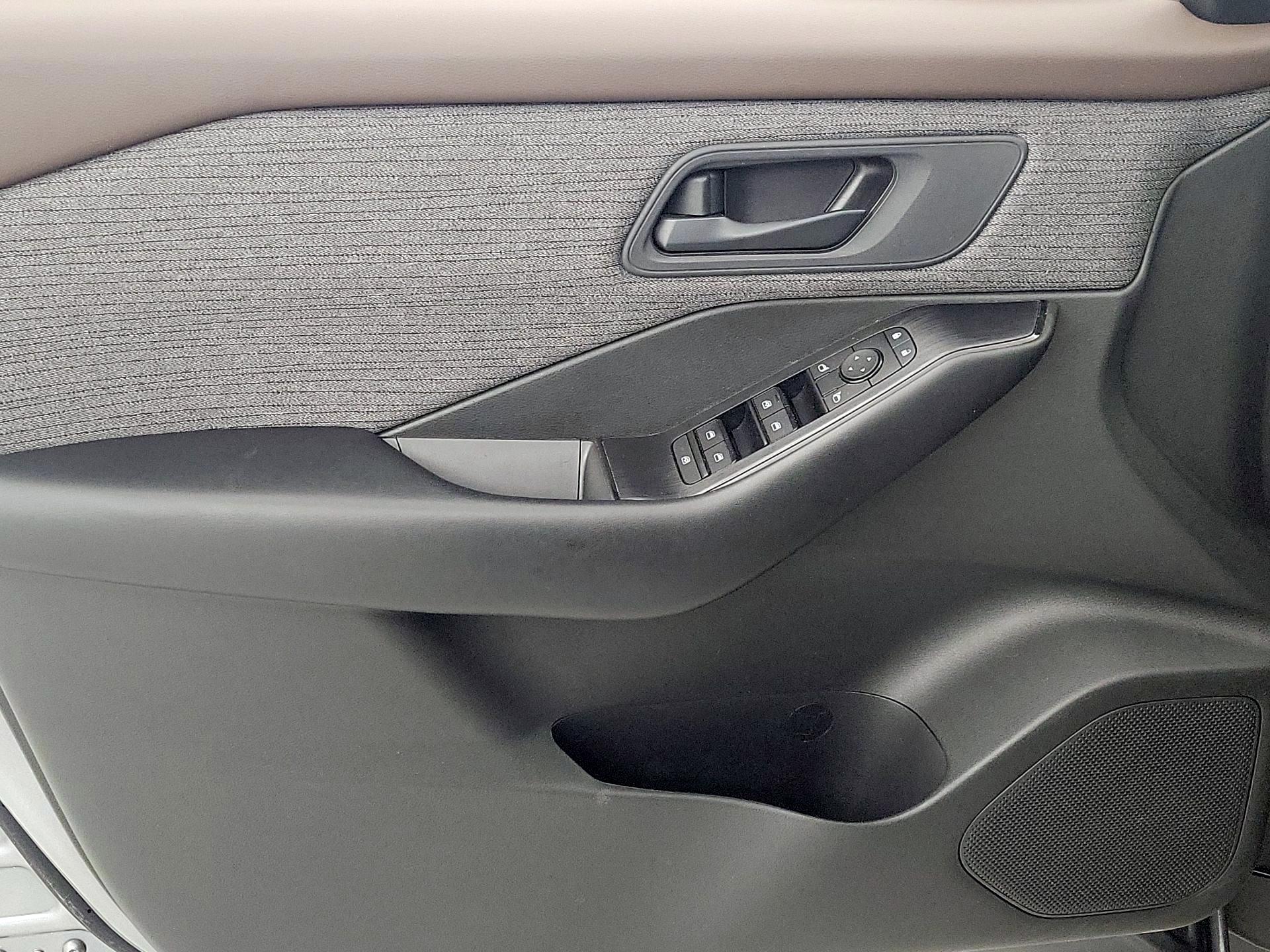 Thumbnail: 2023 Nissan Rogue - 12