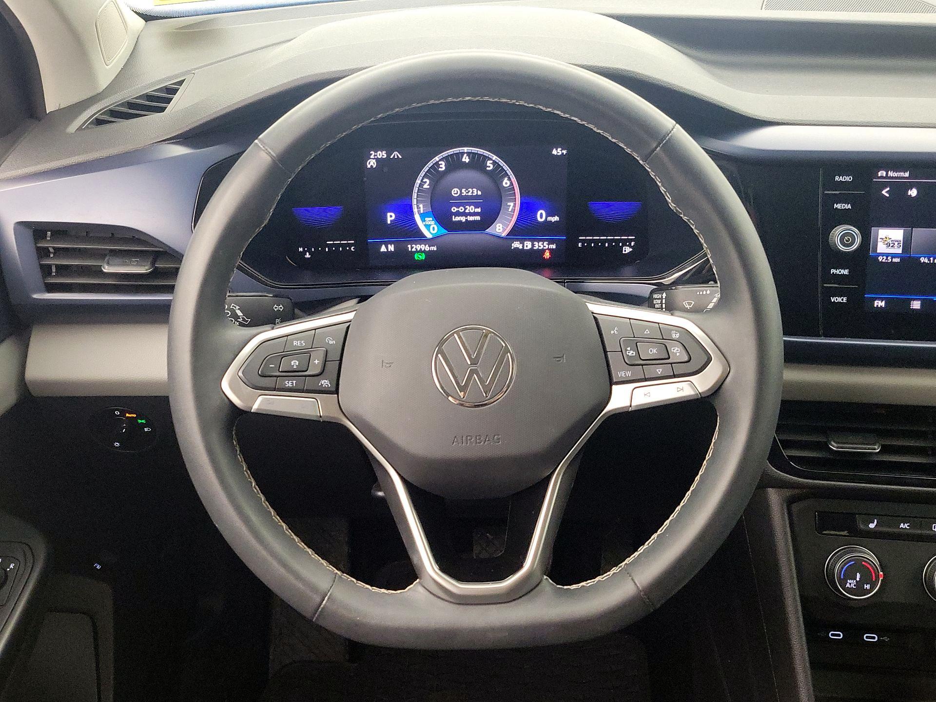 Thumbnail: 2022 Volkswagen Taos - 10