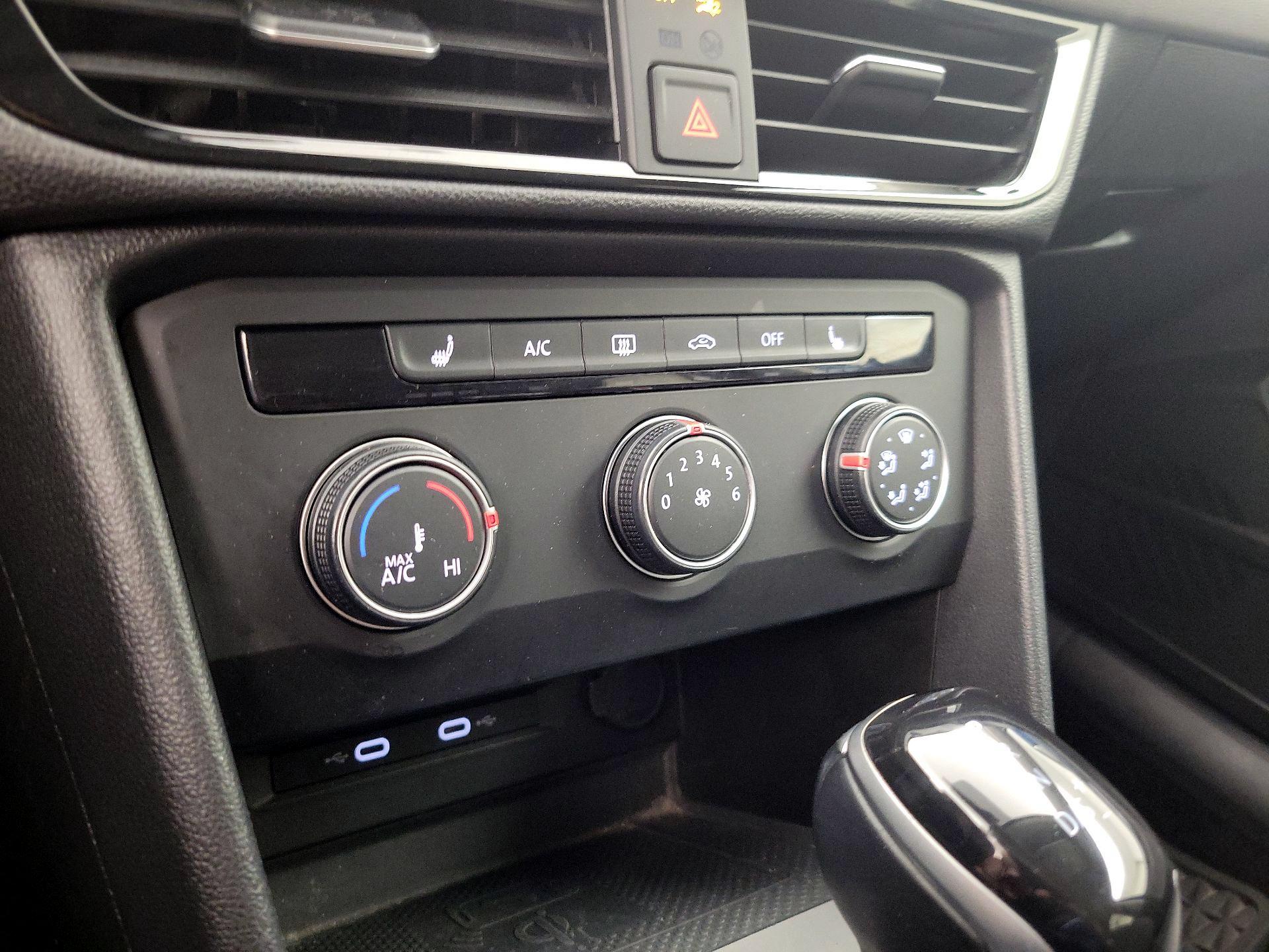 Thumbnail: 2022 Volkswagen Taos - 16