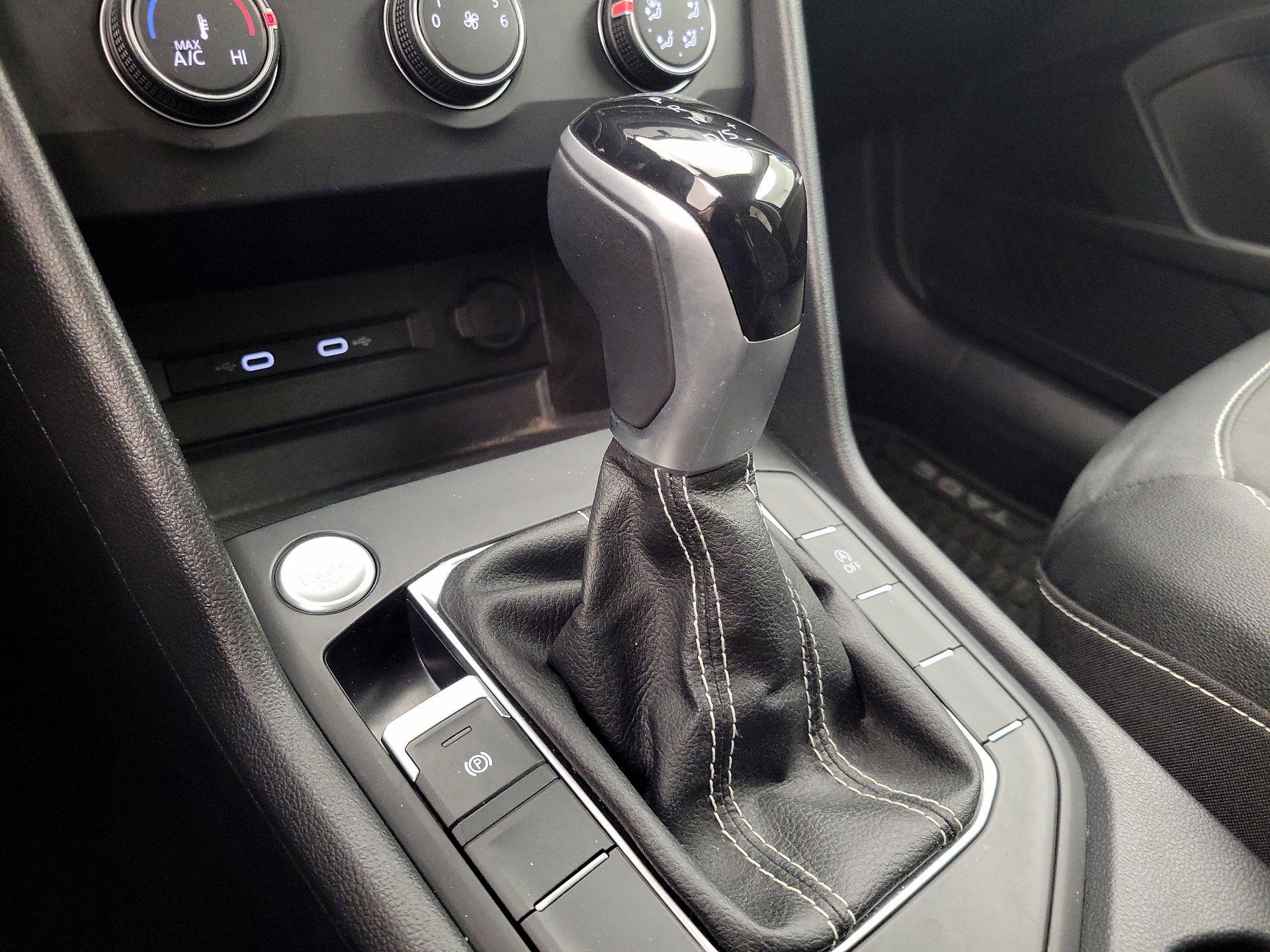 Thumbnail: 2022 Volkswagen Taos - 17