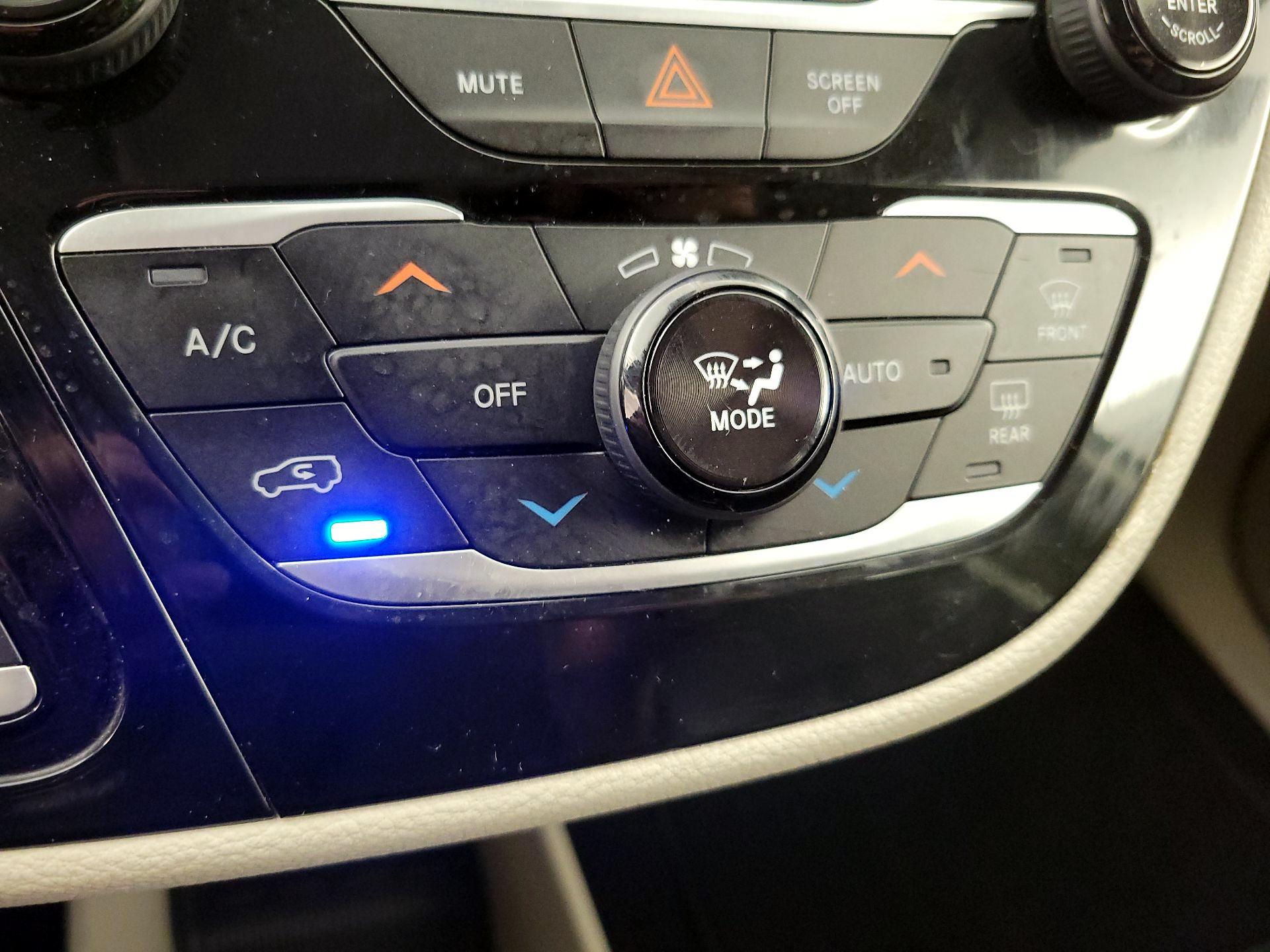 Thumbnail: 2023 Chrysler Pacifica - 16