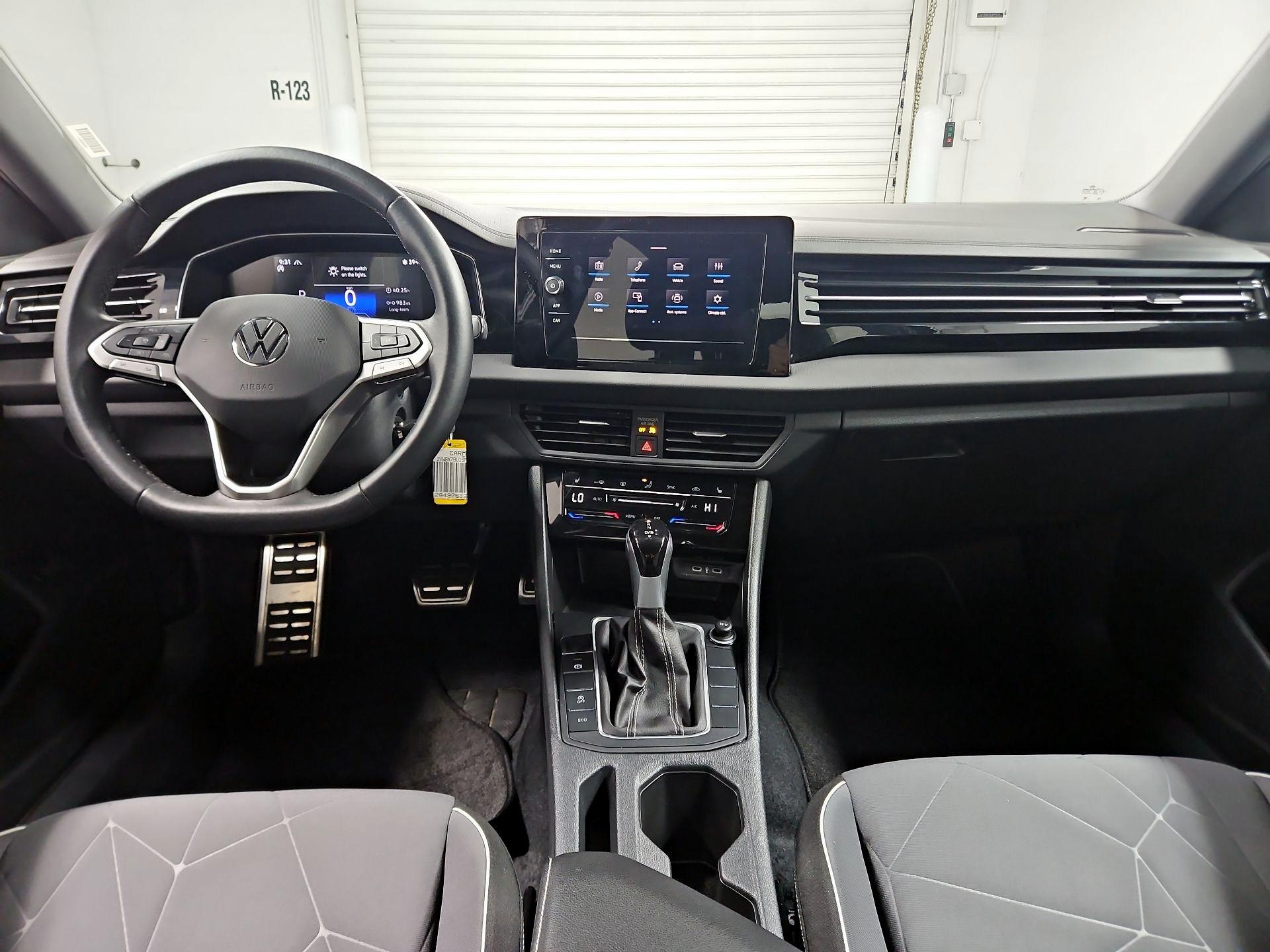 Thumbnail: 2025 Volkswagen Jetta - 9