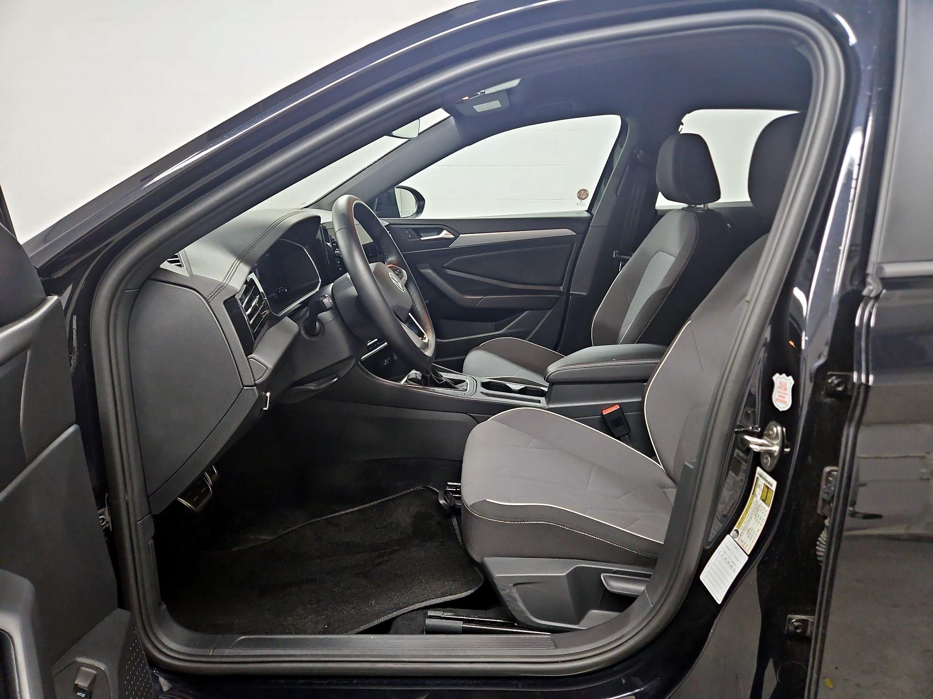 Thumbnail: 2025 Volkswagen Jetta - 11