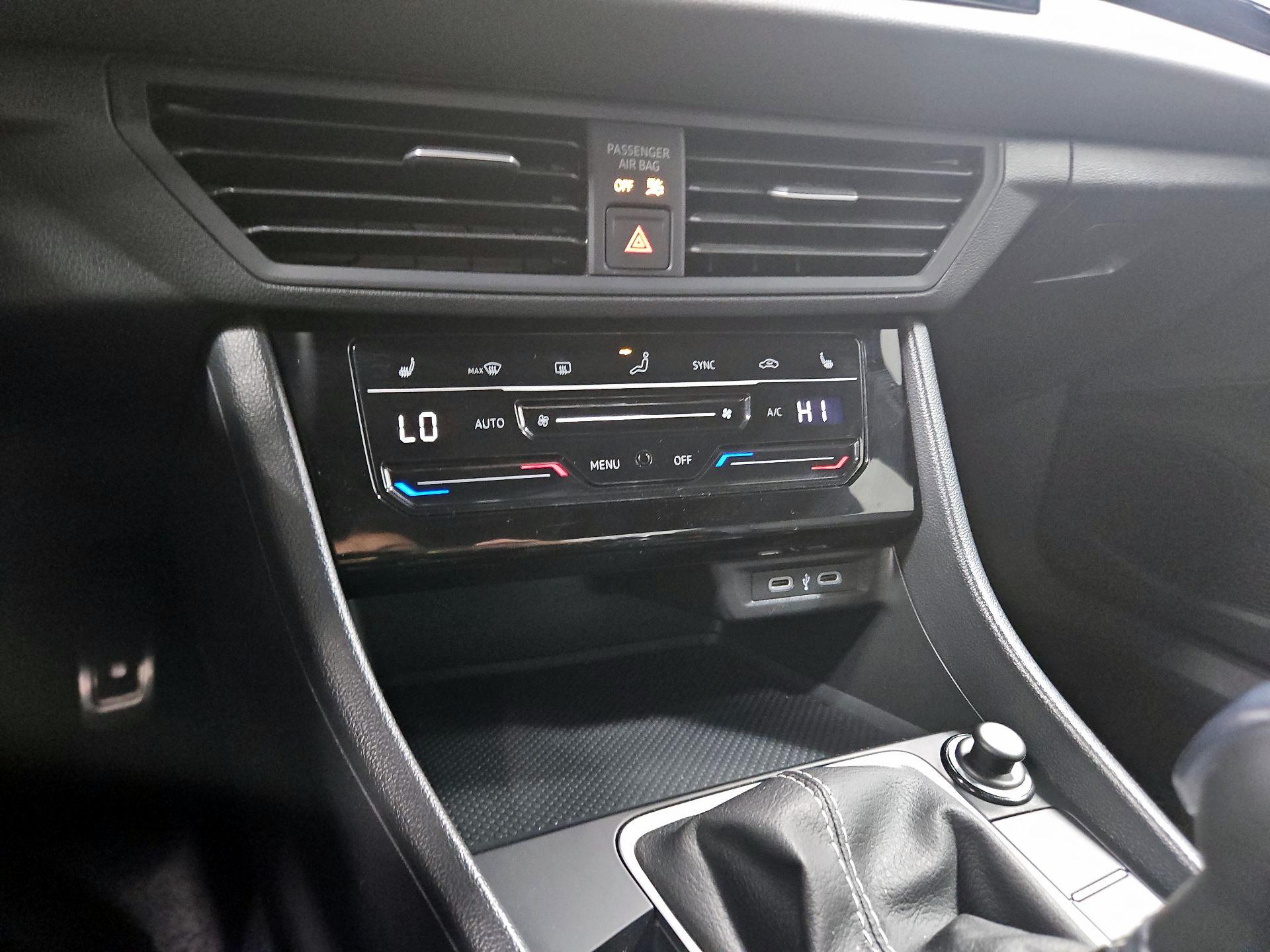 Thumbnail: 2025 Volkswagen Jetta - 16