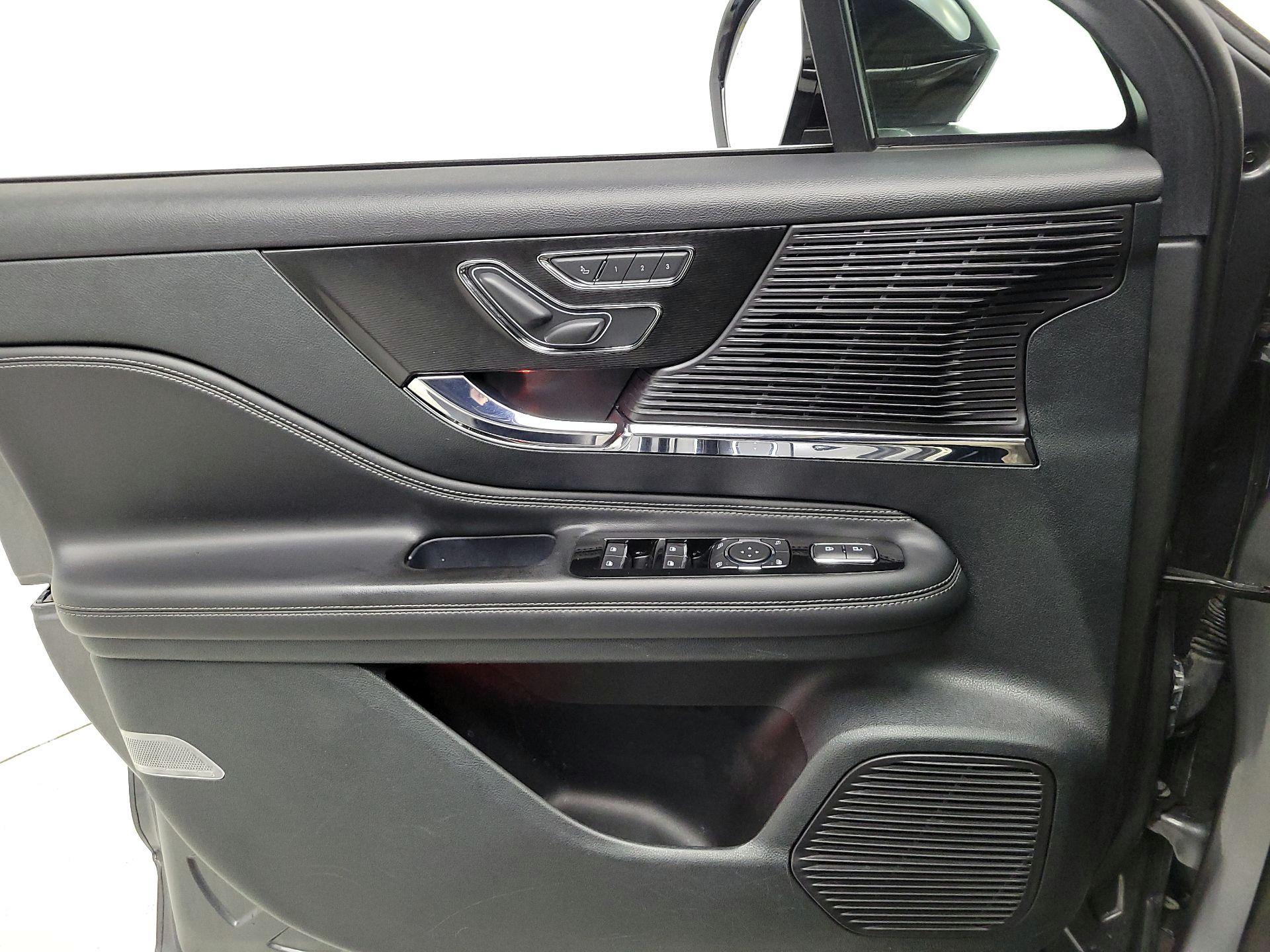 Thumbnail: 2022 Lincoln Corsair - 12