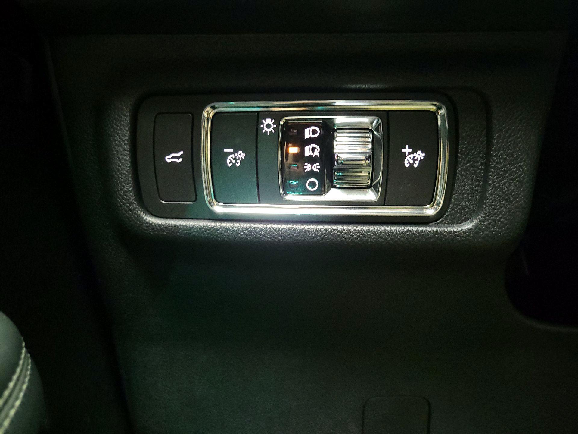 Thumbnail: 2022 Lincoln Corsair - 13