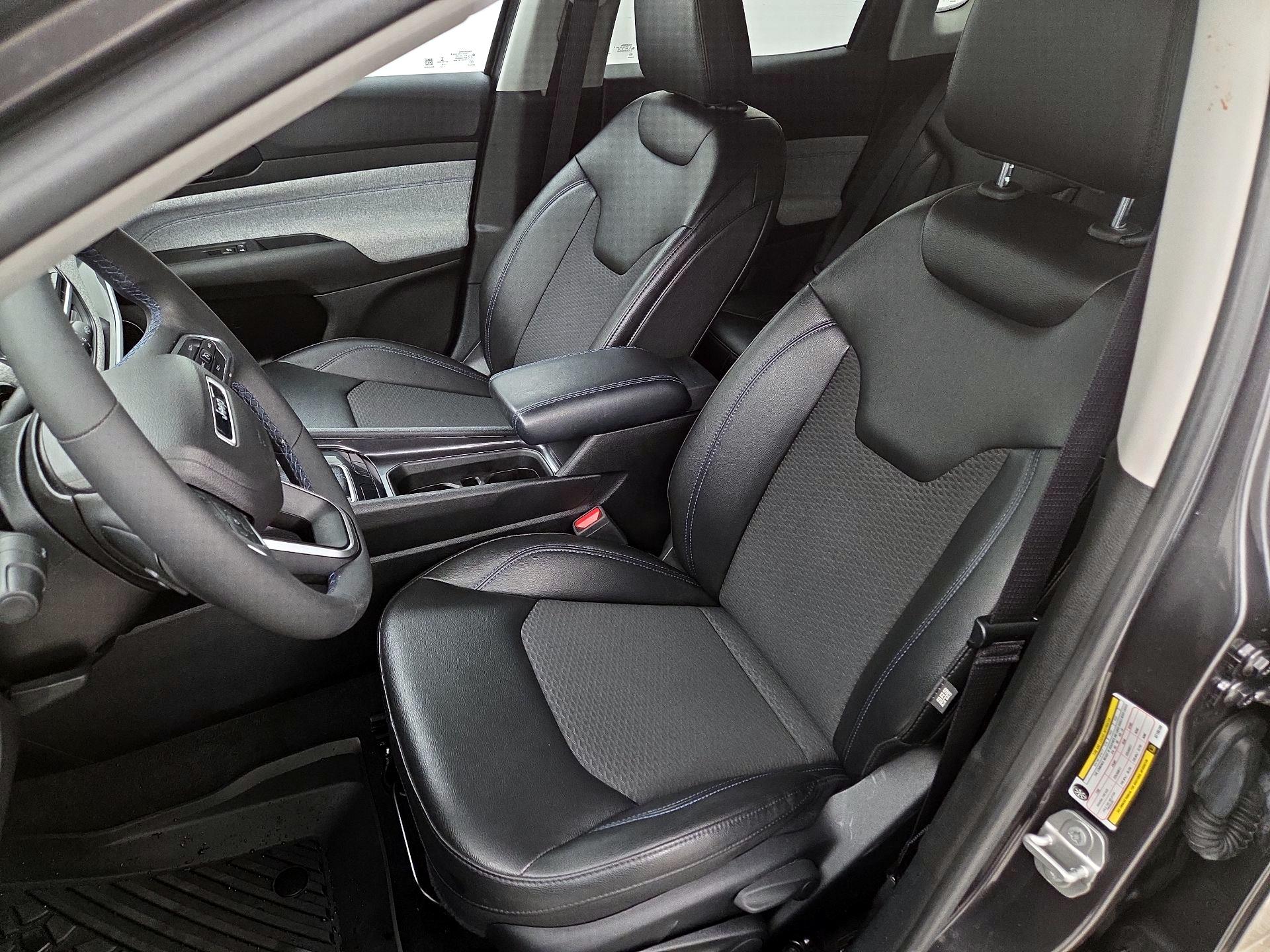 Thumbnail: 2022 Jeep Compass - 11