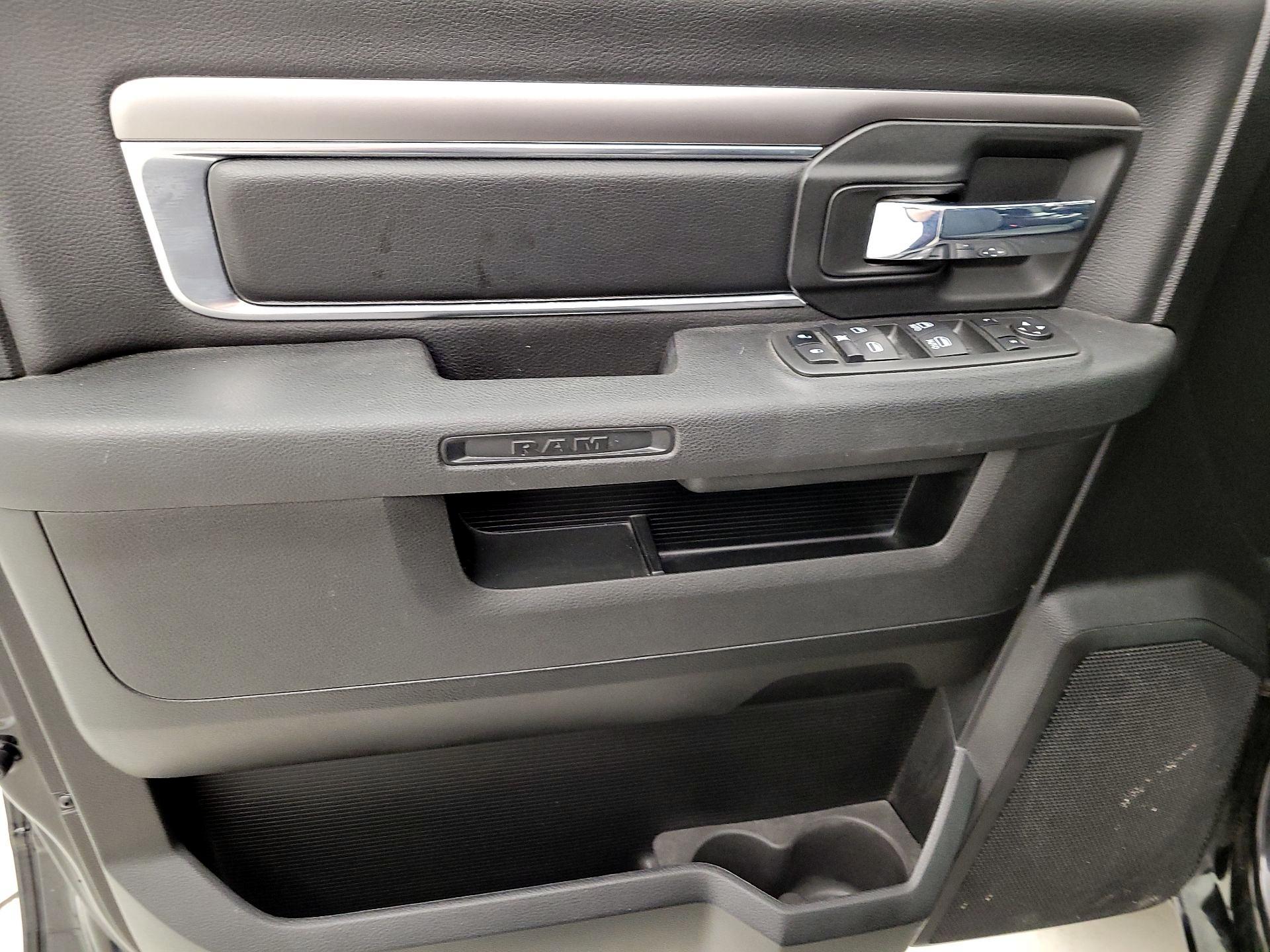 Thumbnail: 2022 RAM 1500 Classic - 12