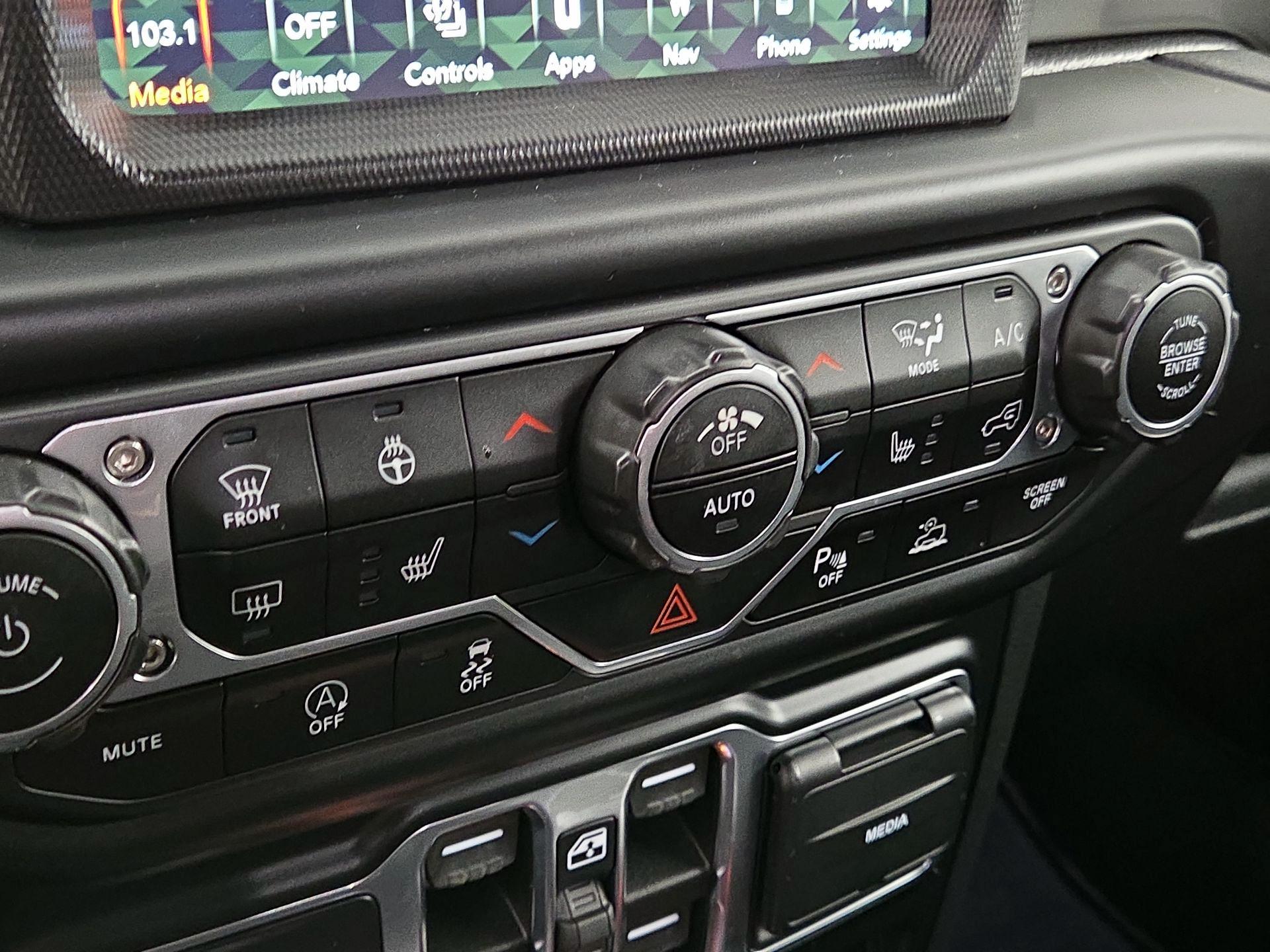 Thumbnail: 2022 Jeep Wrangler - 17