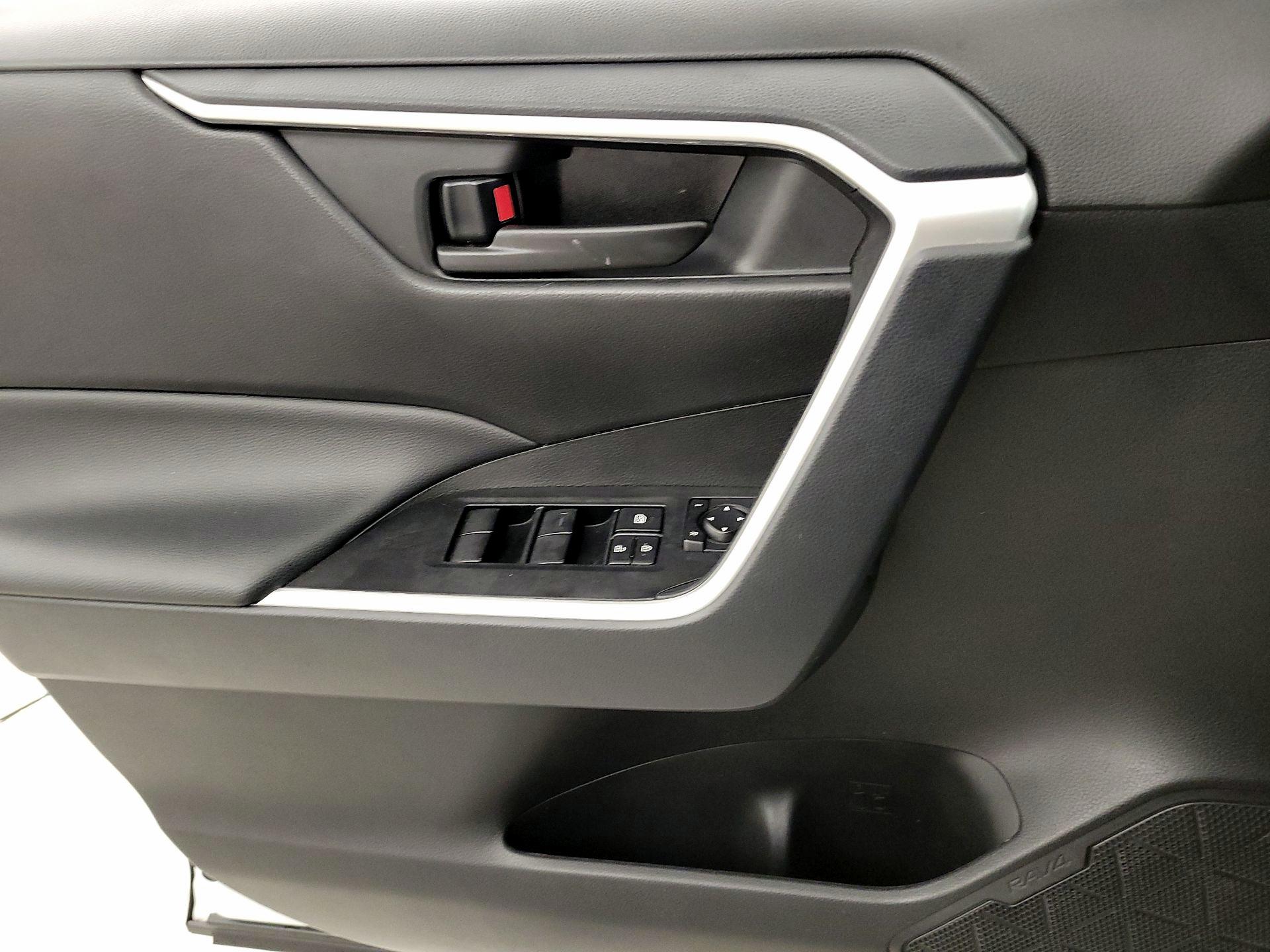 Thumbnail: 2025 Toyota RAV4 - 12