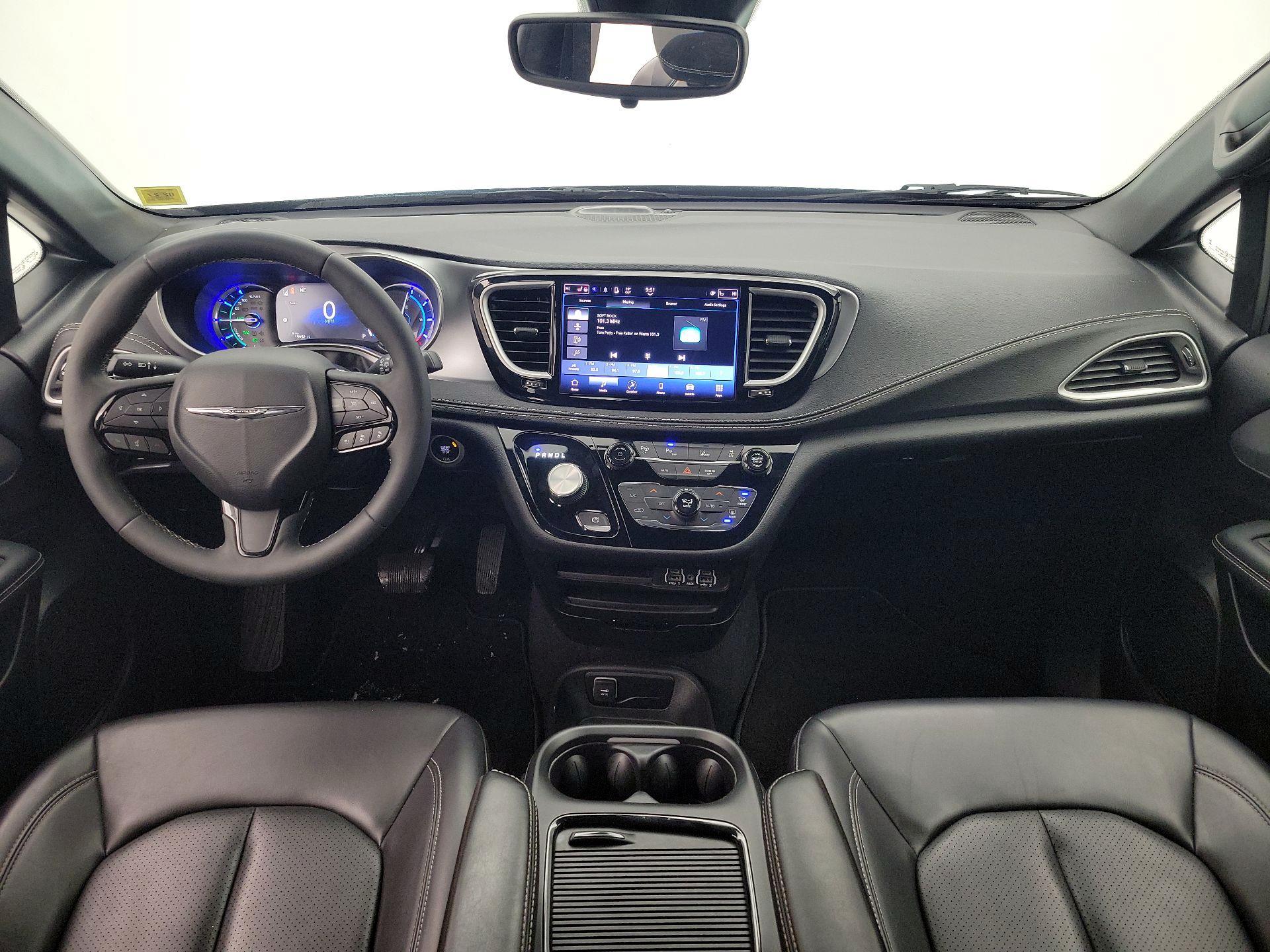 Thumbnail: 2023 Chrysler Pacifica - 9