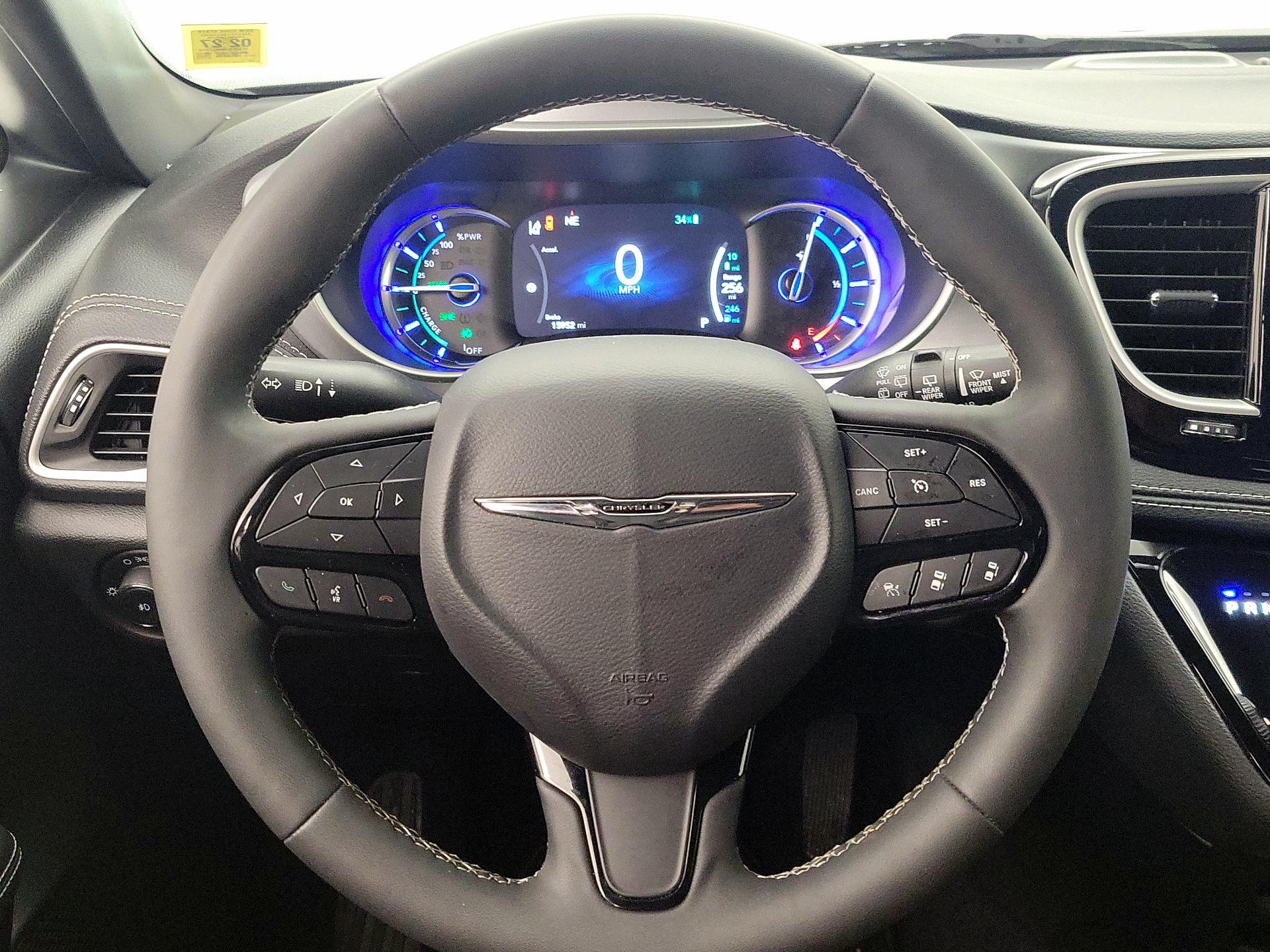 Thumbnail: 2023 Chrysler Pacifica - 10