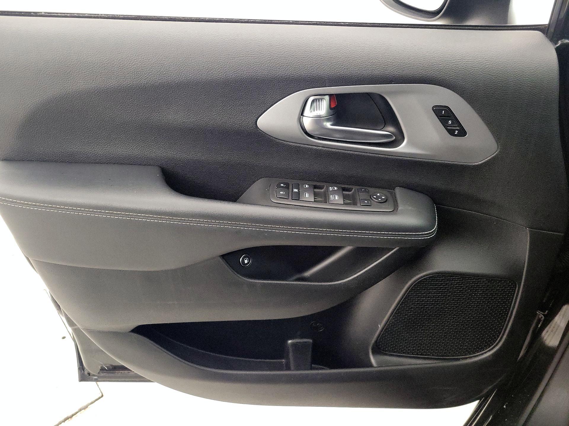 Thumbnail: 2023 Chrysler Pacifica - 12