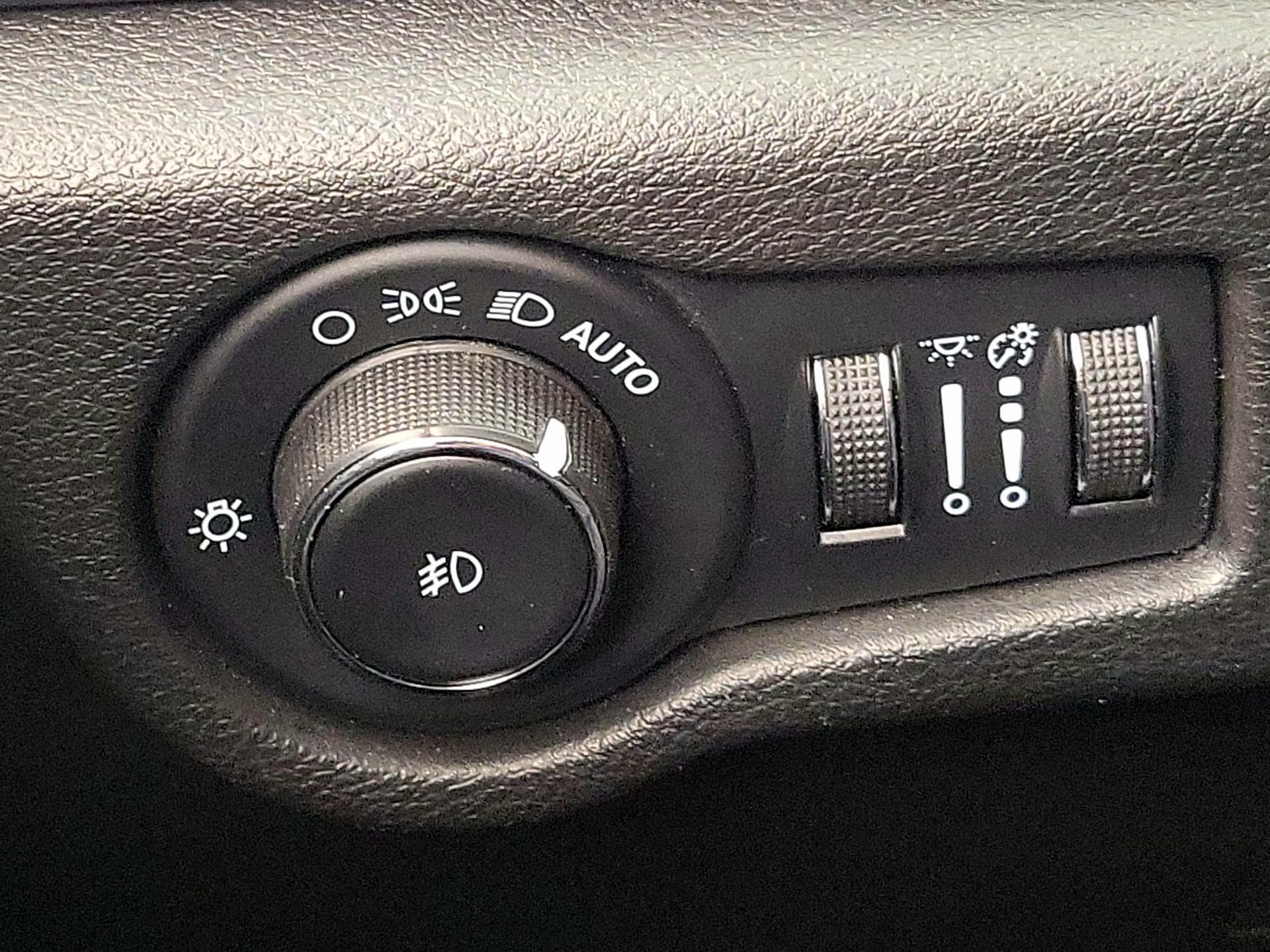 Thumbnail: 2023 Chrysler Pacifica - 13