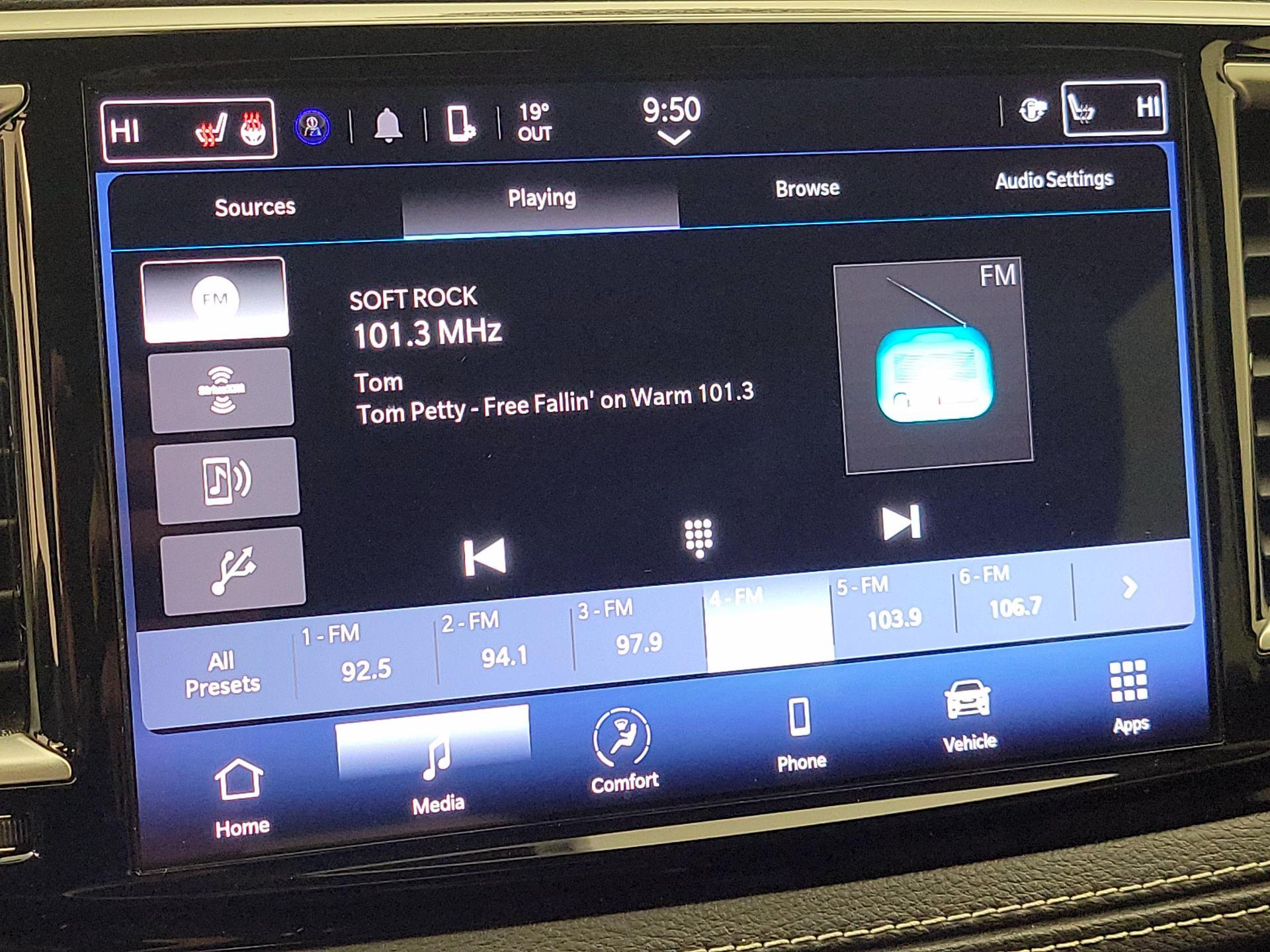 Thumbnail: 2023 Chrysler Pacifica - 15