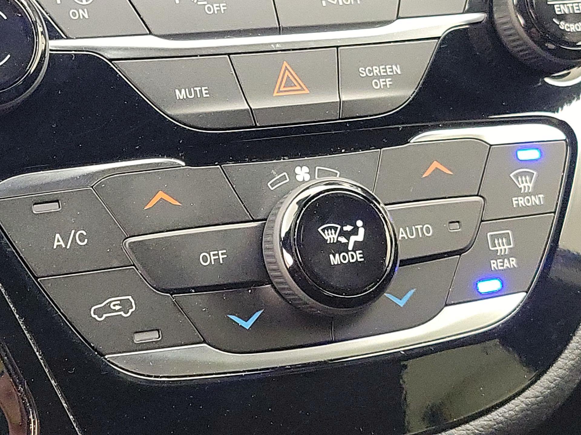 Thumbnail: 2023 Chrysler Pacifica - 16