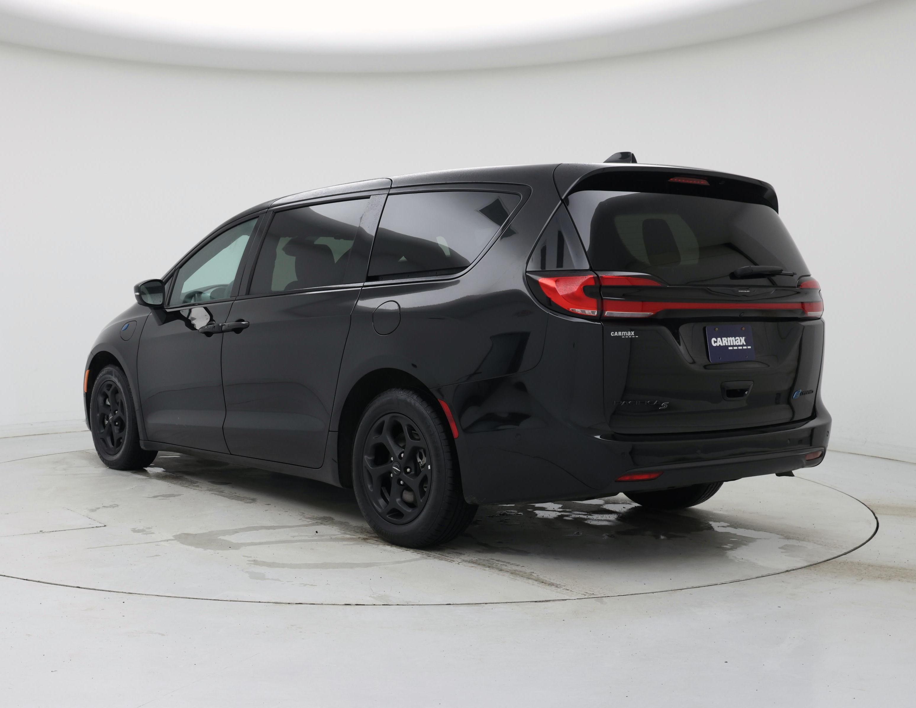 Thumbnail: 2023 Chrysler Pacifica - 2