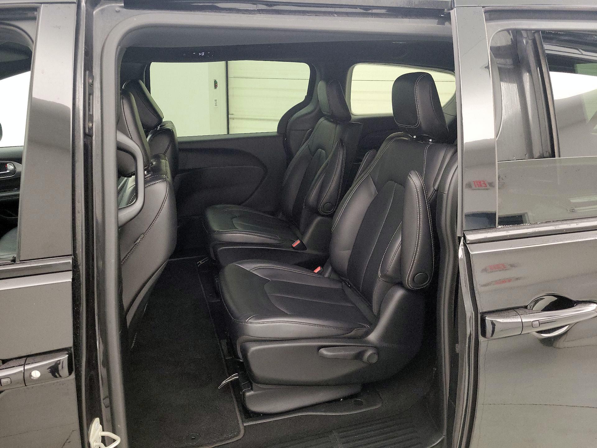 Thumbnail: 2023 Chrysler Pacifica - 19