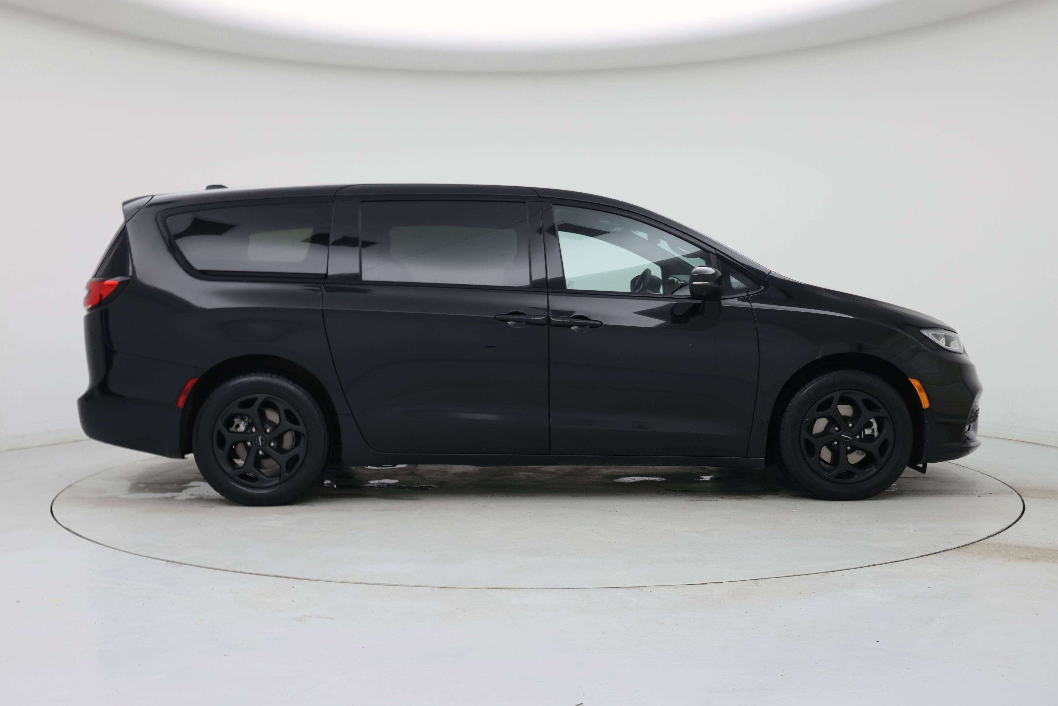 Thumbnail: 2023 Chrysler Pacifica - 7