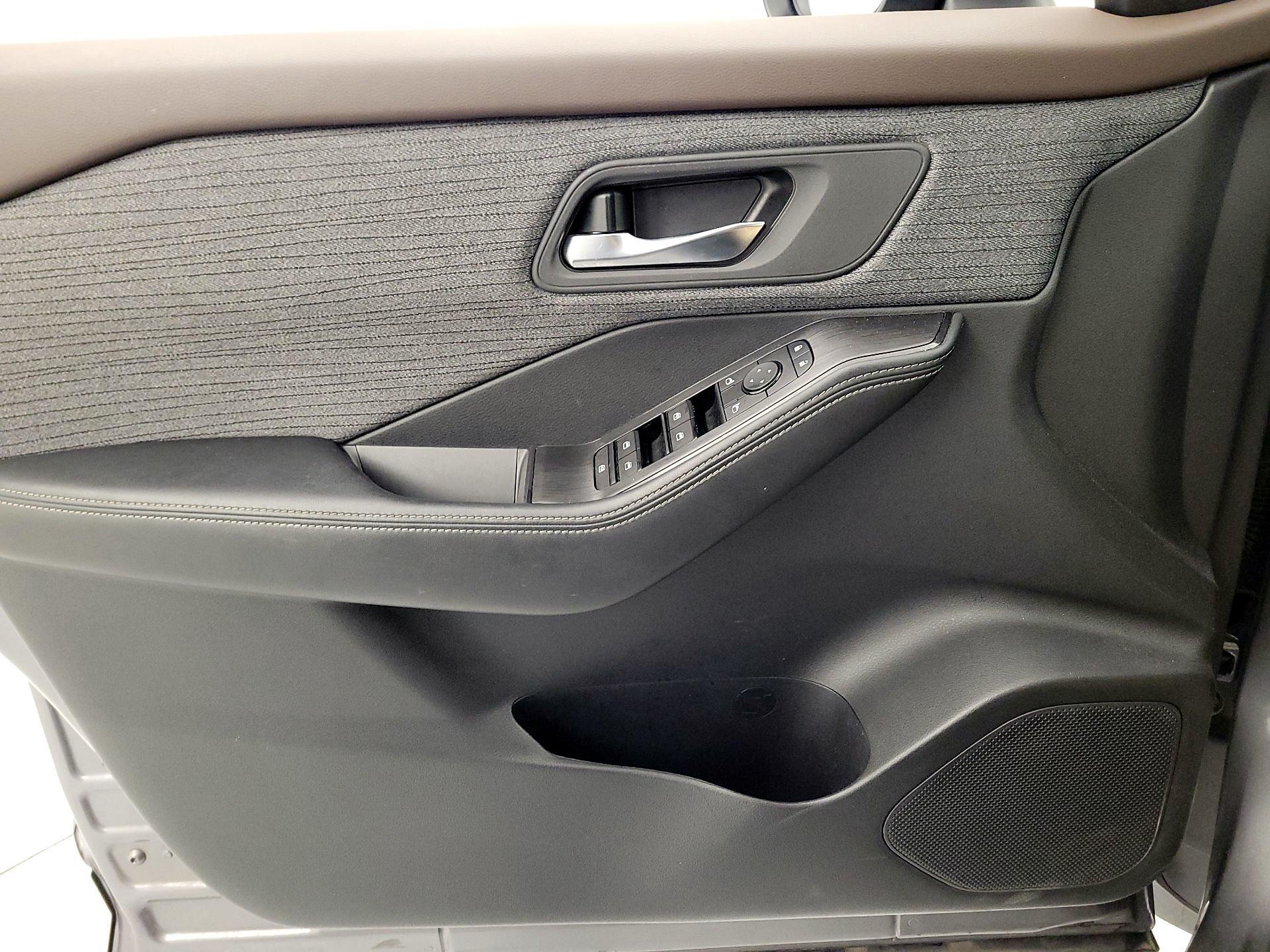 Thumbnail: 2023 Nissan Rogue - 12