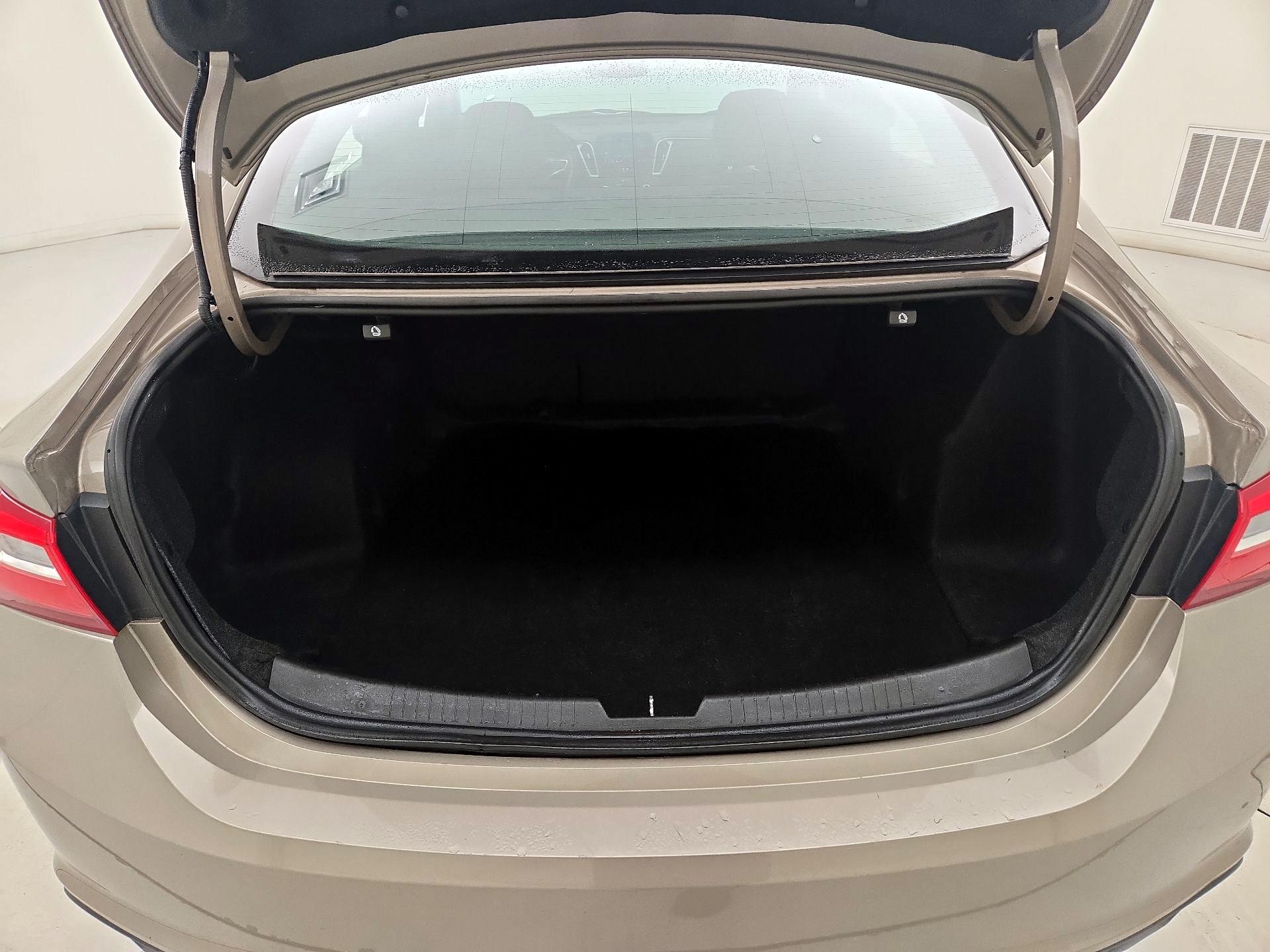 Thumbnail: 2023 Chevrolet Malibu - 20