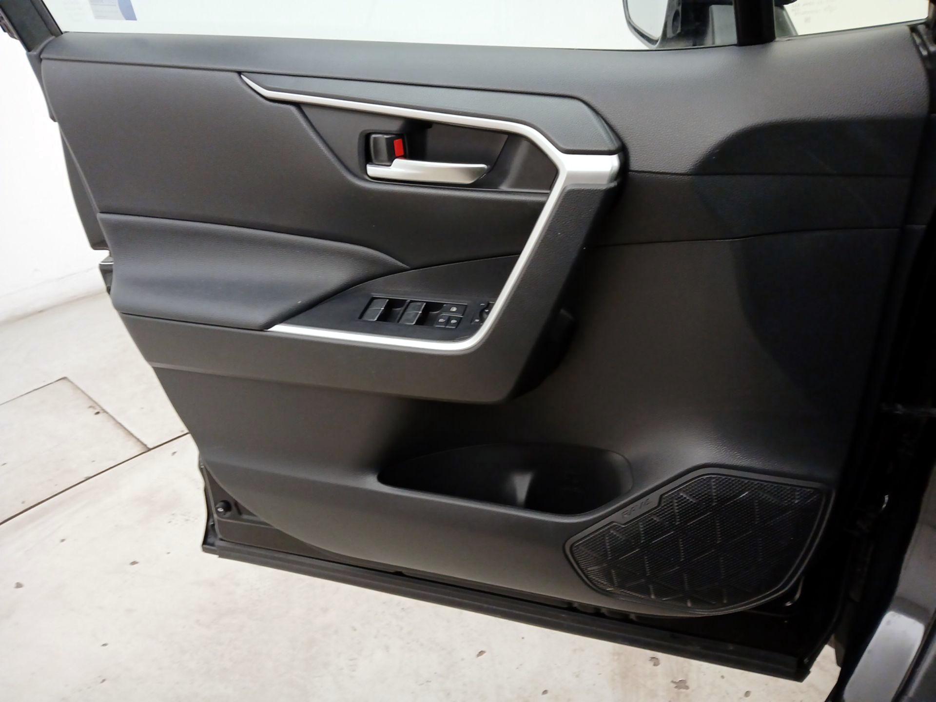 Thumbnail: 2023 Toyota RAV4 - 12