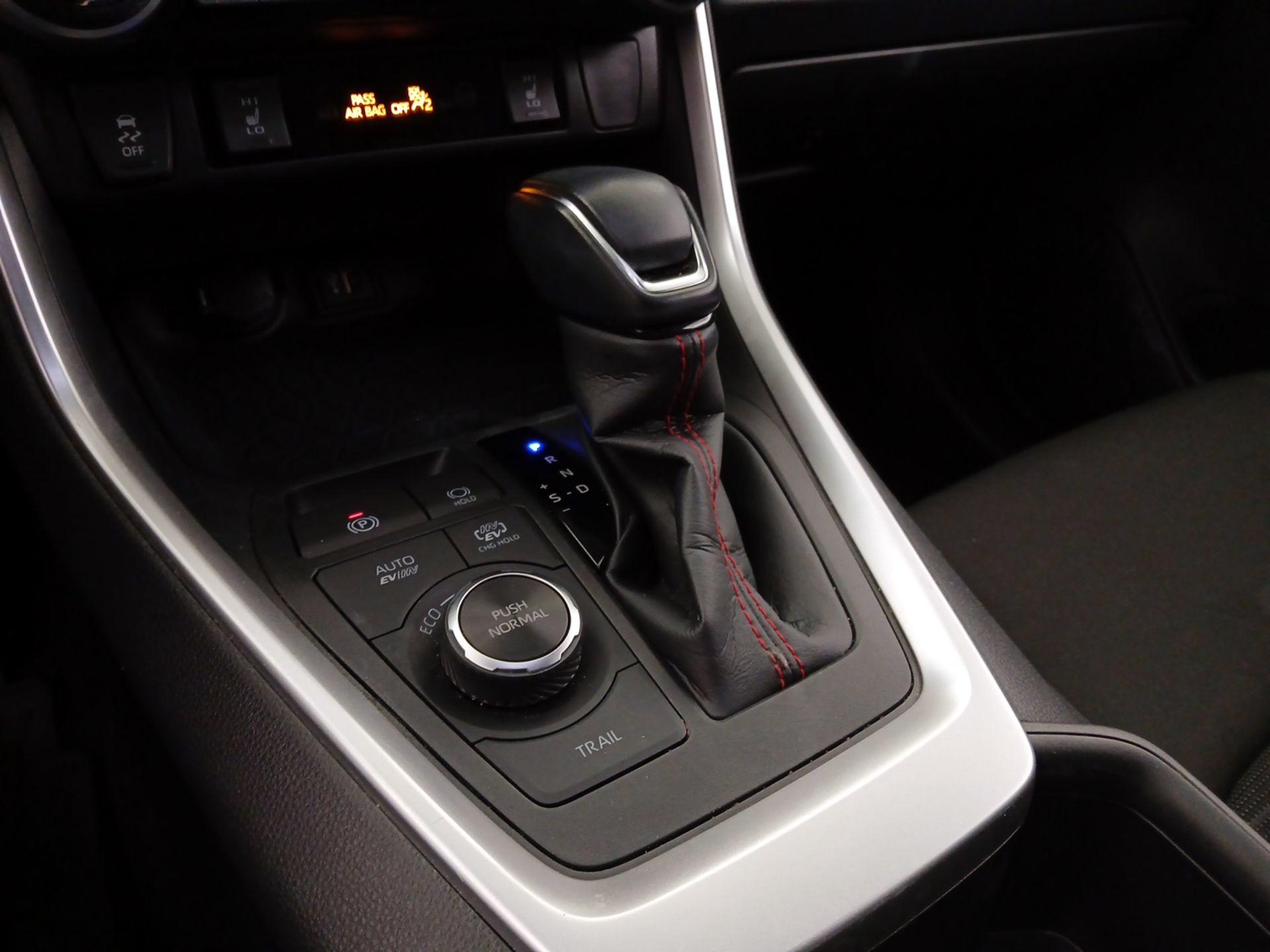 Thumbnail: 2023 Toyota RAV4 - 17