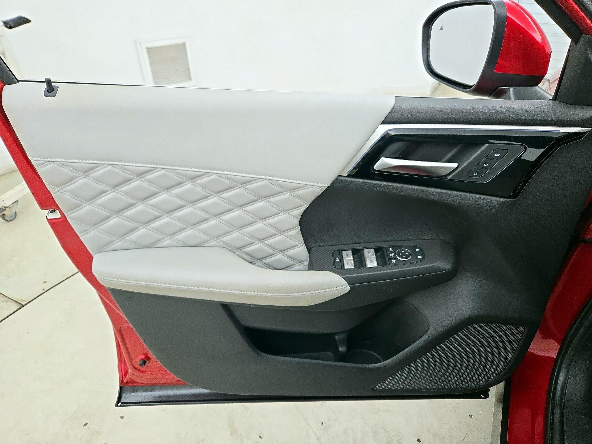 Thumbnail: 2022 Mitsubishi Outlander - 12