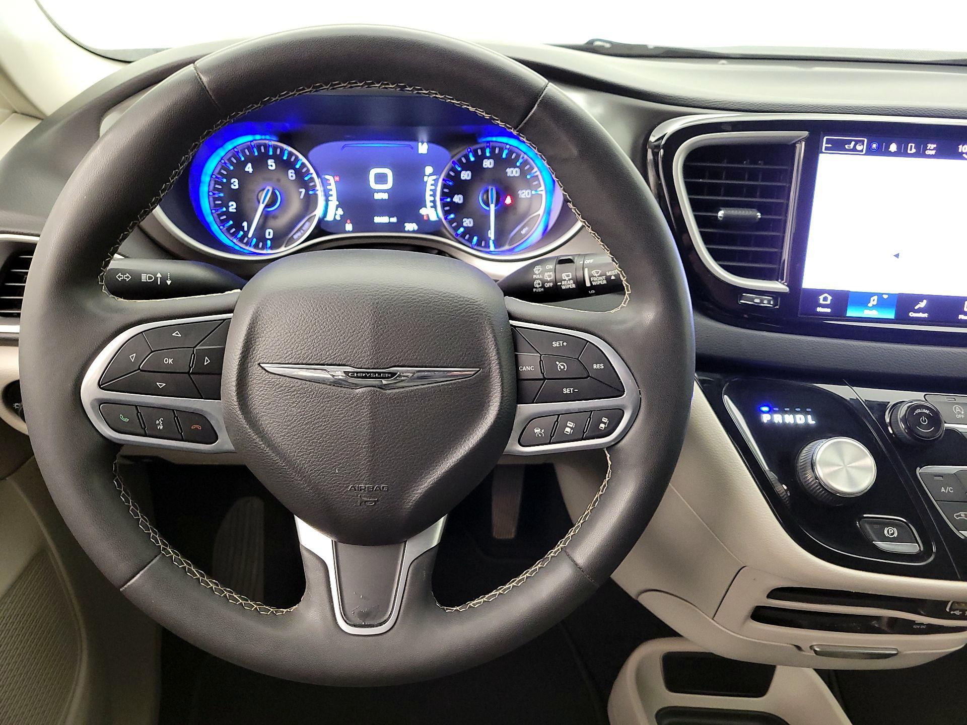 Thumbnail: 2022 Chrysler Pacifica - 10