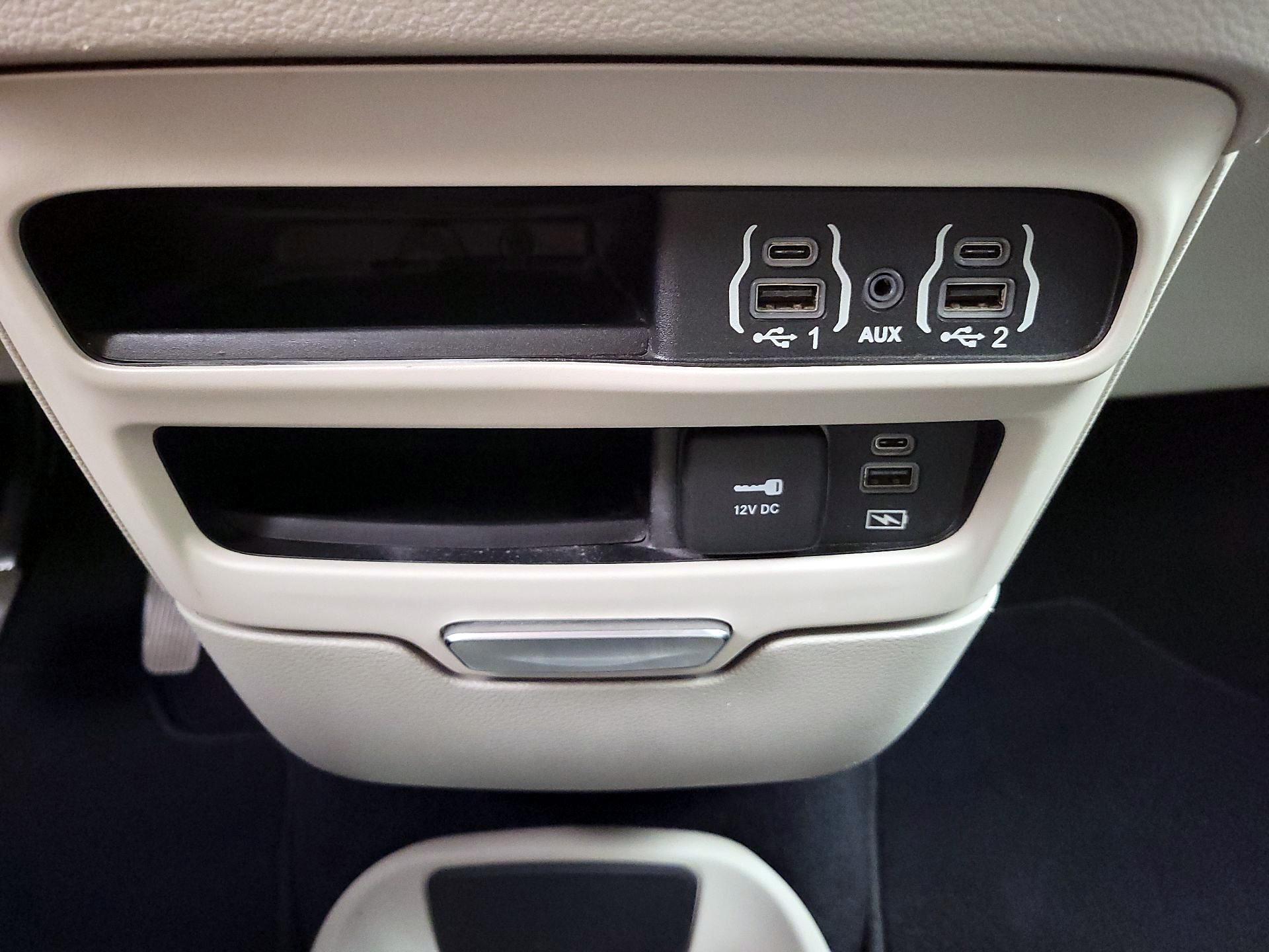 Thumbnail: 2022 Chrysler Pacifica - 18