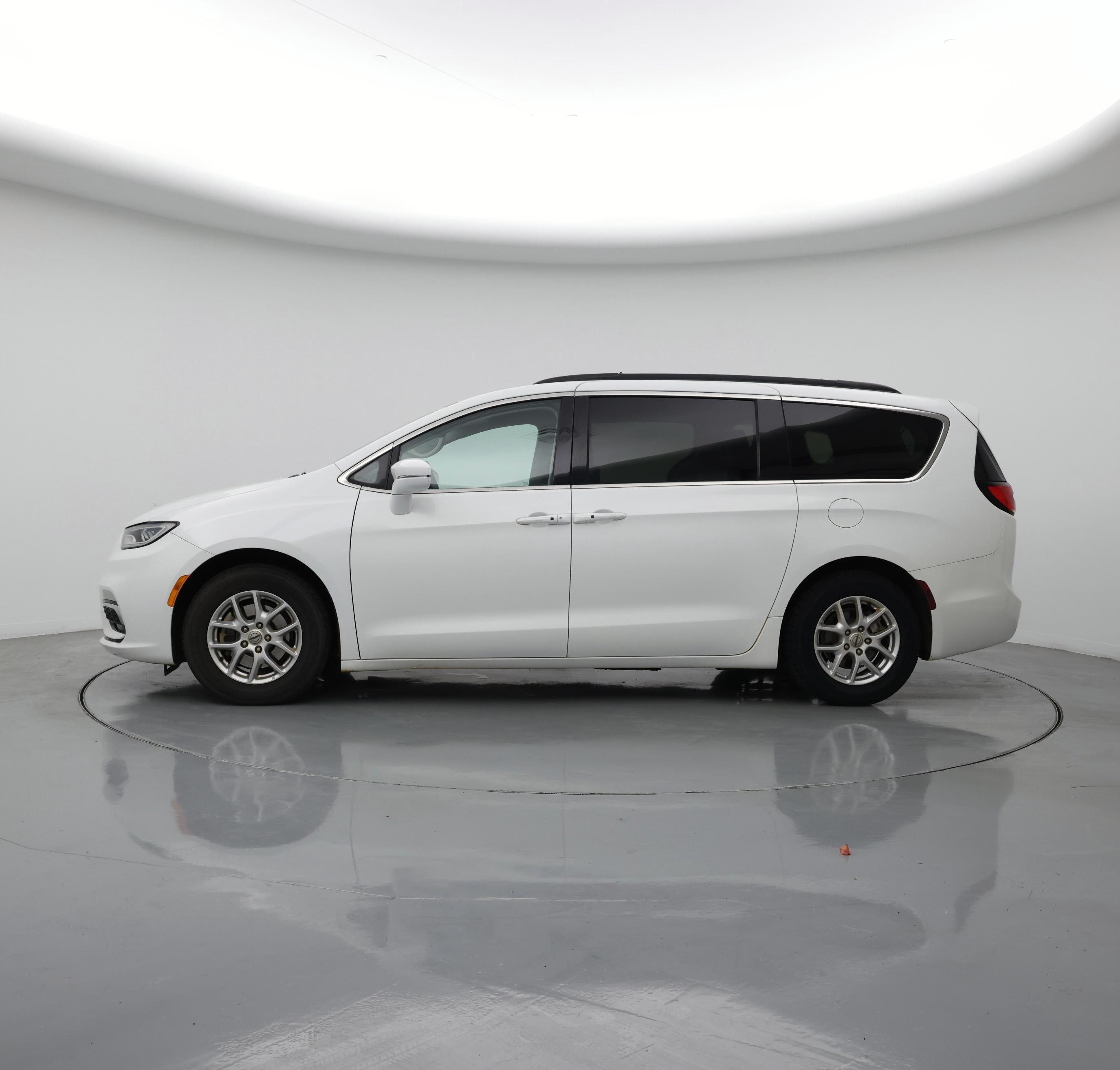 Thumbnail: 2022 Chrysler Pacifica - 3