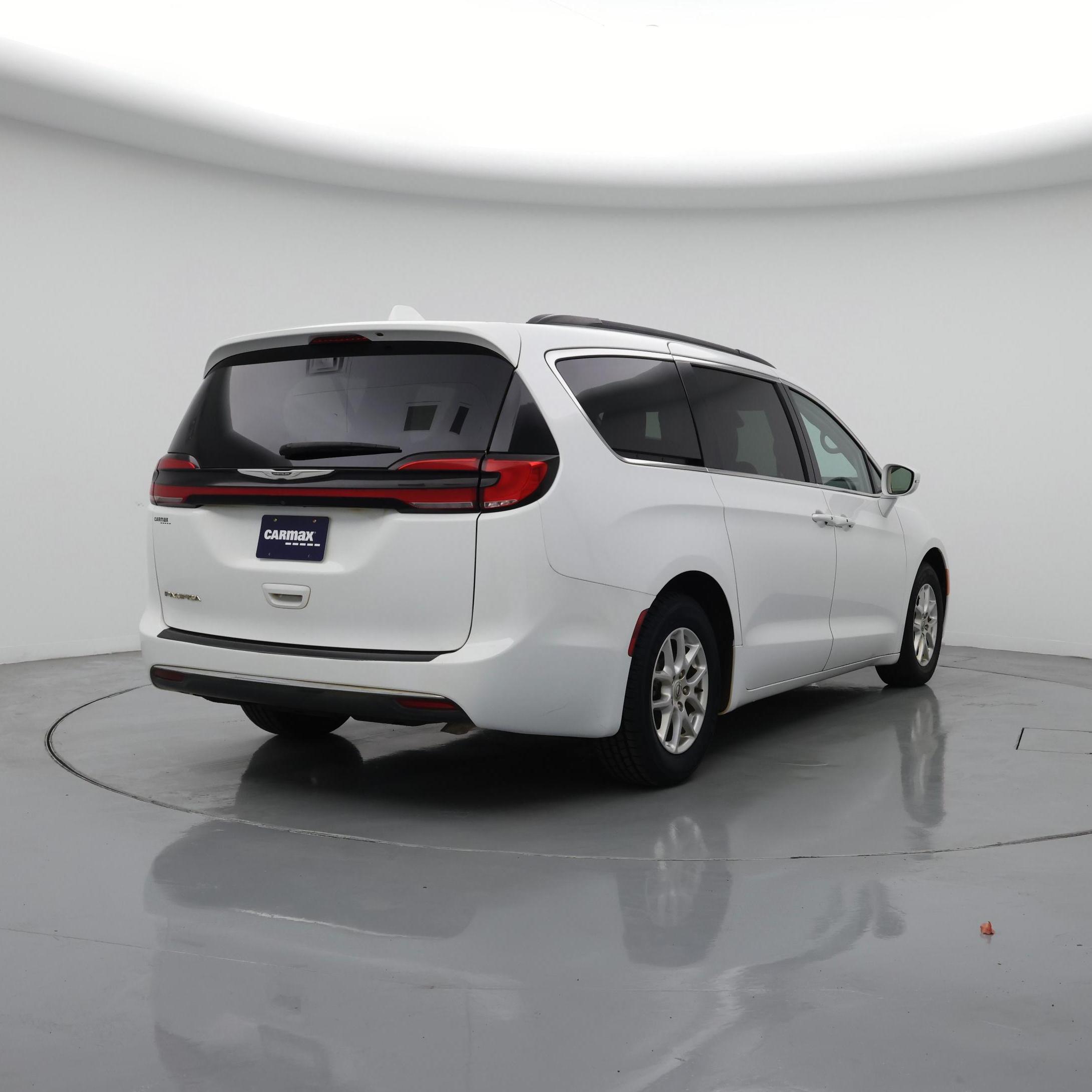 Thumbnail: 2022 Chrysler Pacifica - 8