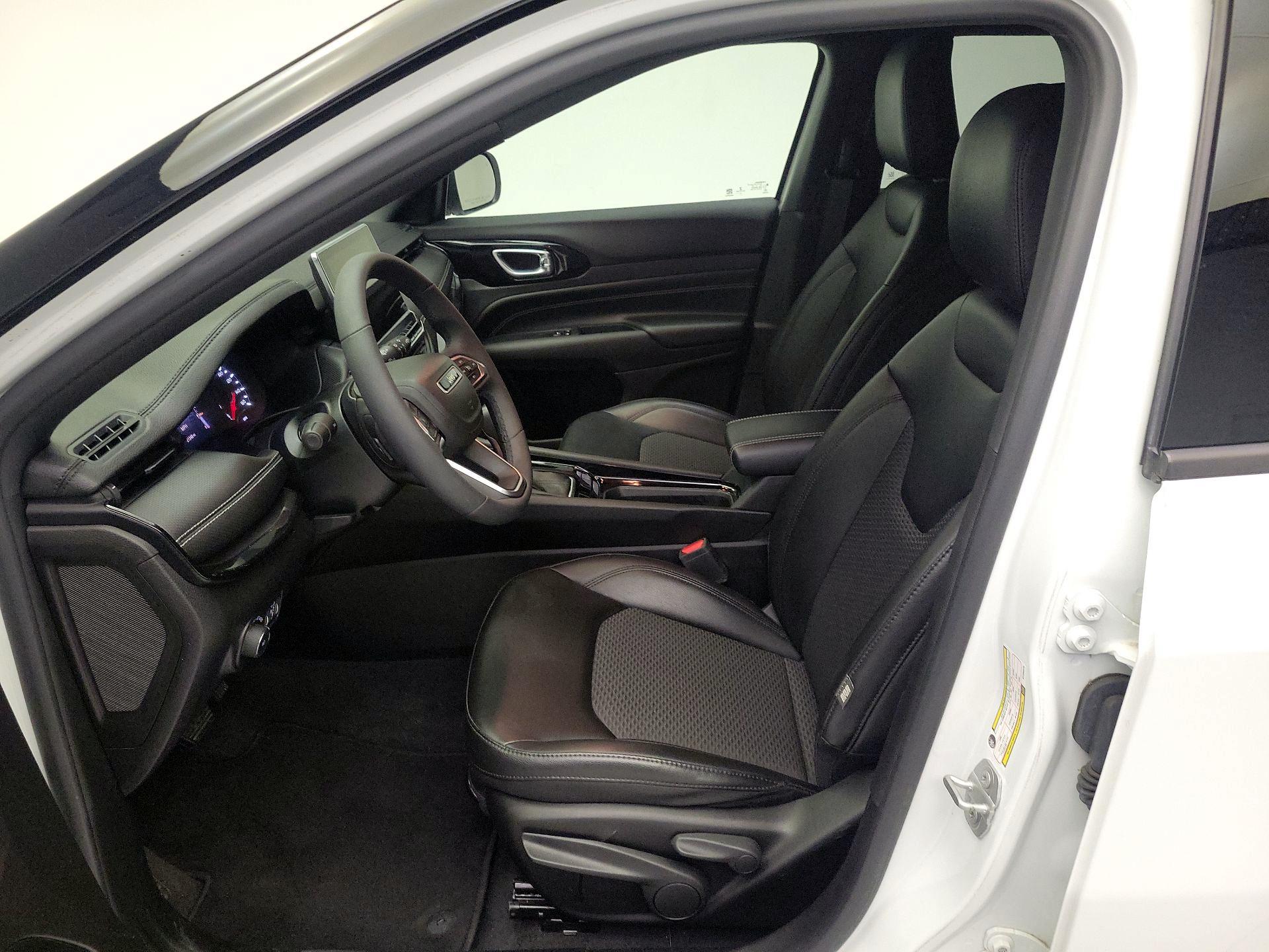 Thumbnail: 2022 Jeep Compass - 11