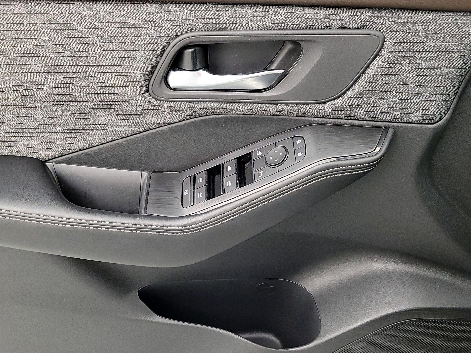 Thumbnail: 2023 Nissan Rogue - 12