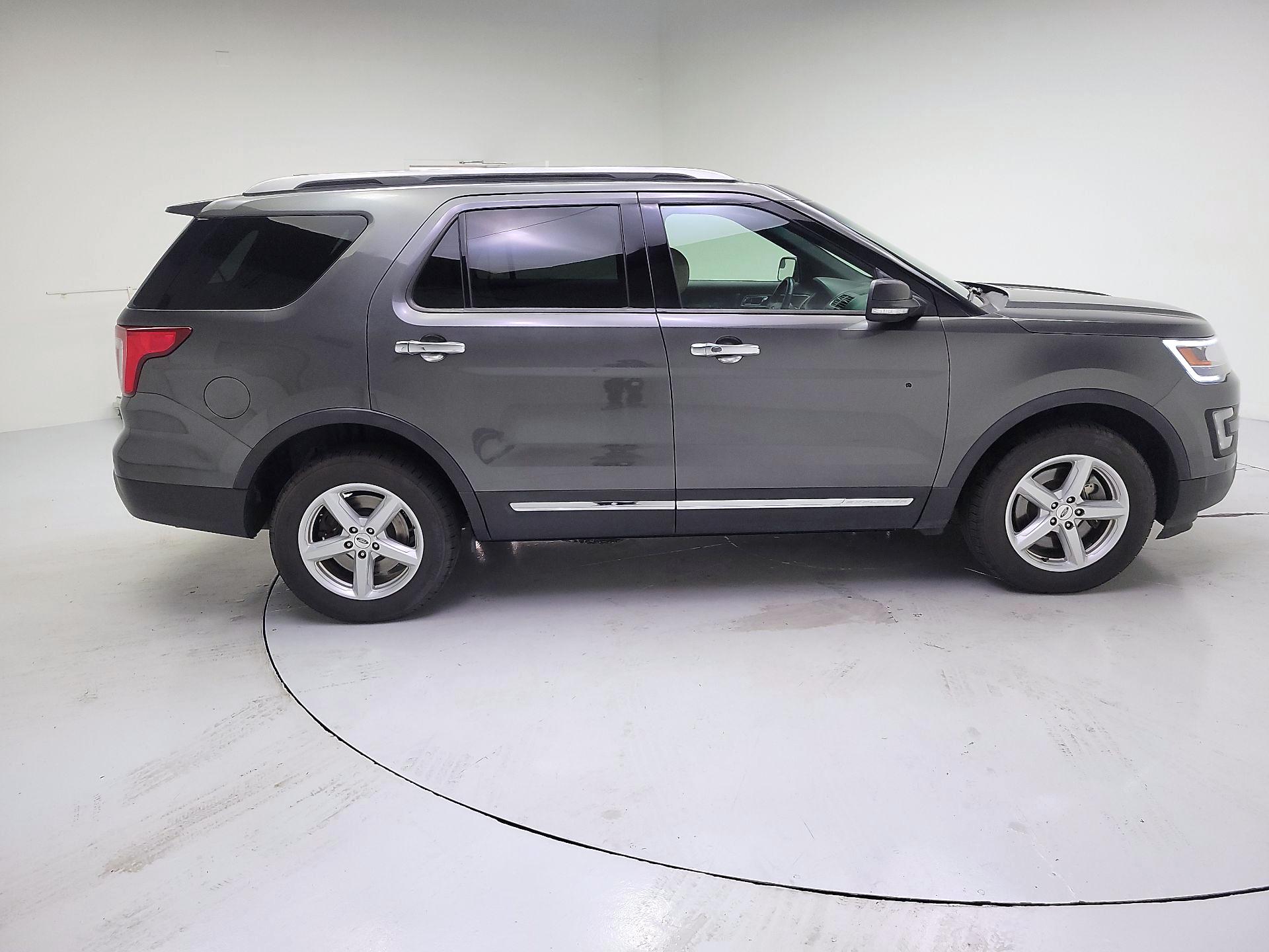 Thumbnail: 2017 Ford Explorer - 4