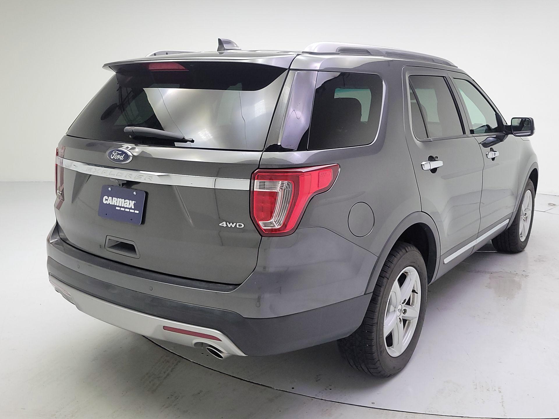 Thumbnail: 2017 Ford Explorer - 5