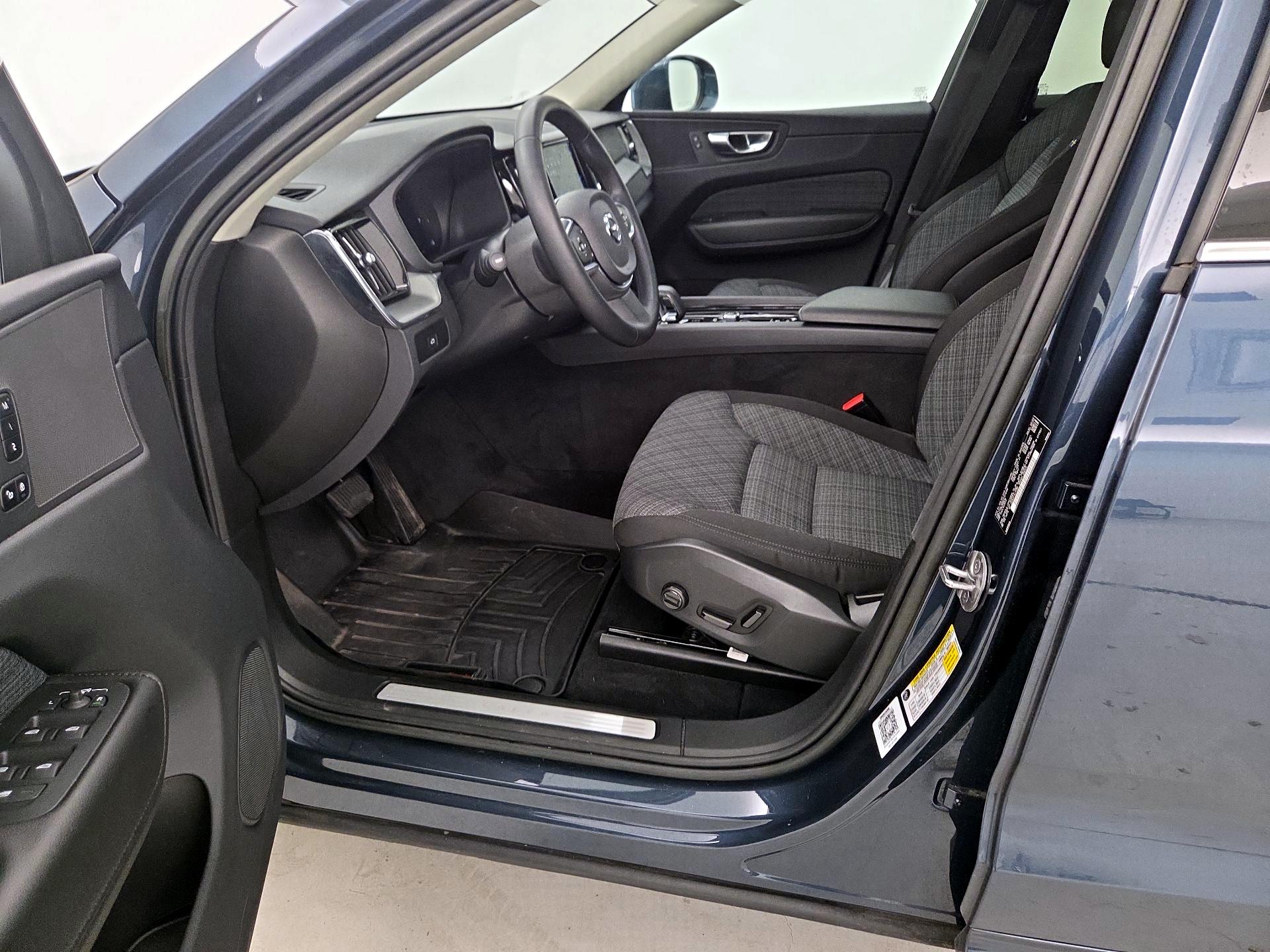 Thumbnail: 2023 Volvo XC60 - 11